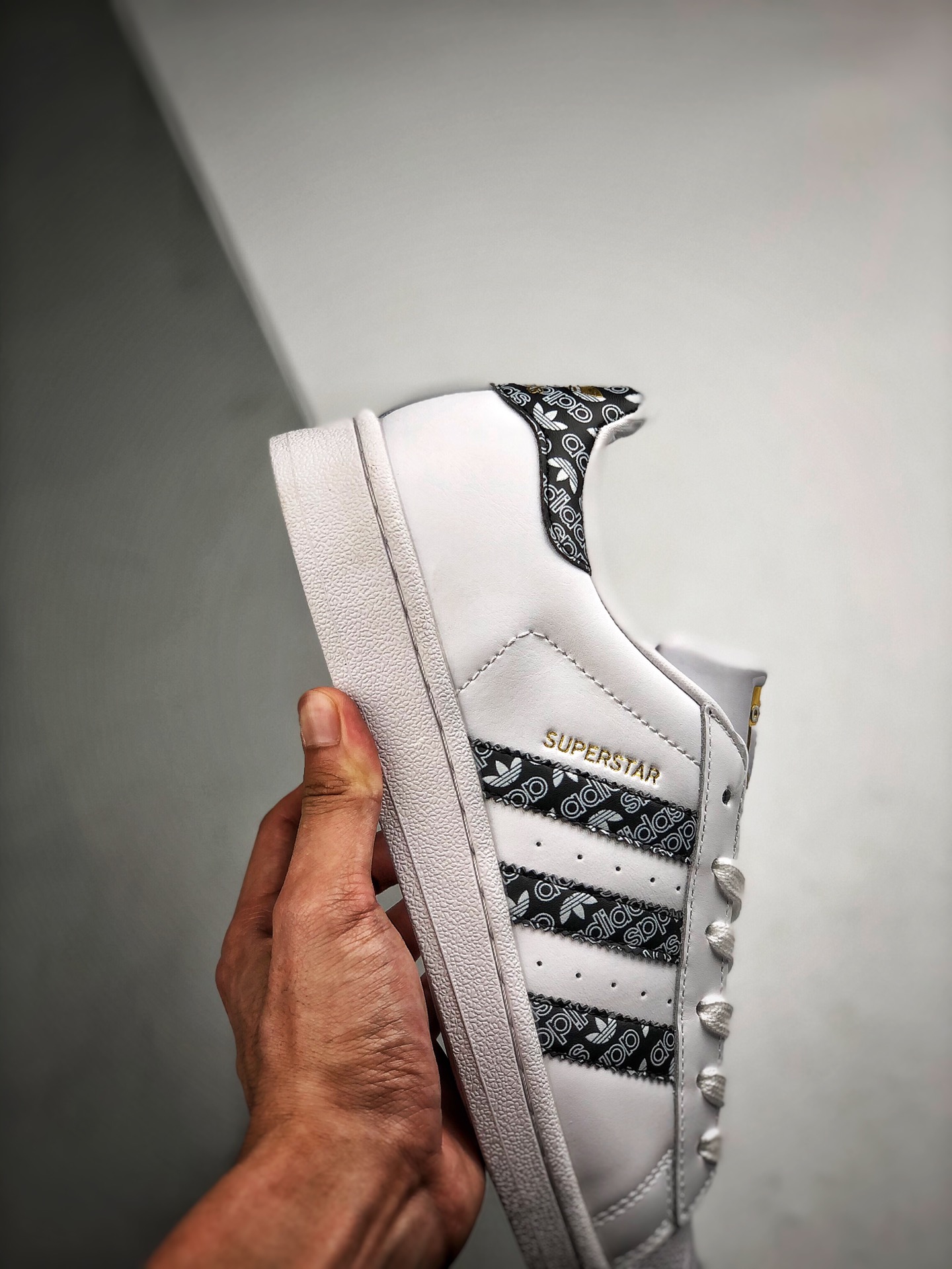 150 Adidas Originals SUPERSTAR W 贝壳头官网同步 黑白LOGO金标 渠道正品订单货号：EF1480