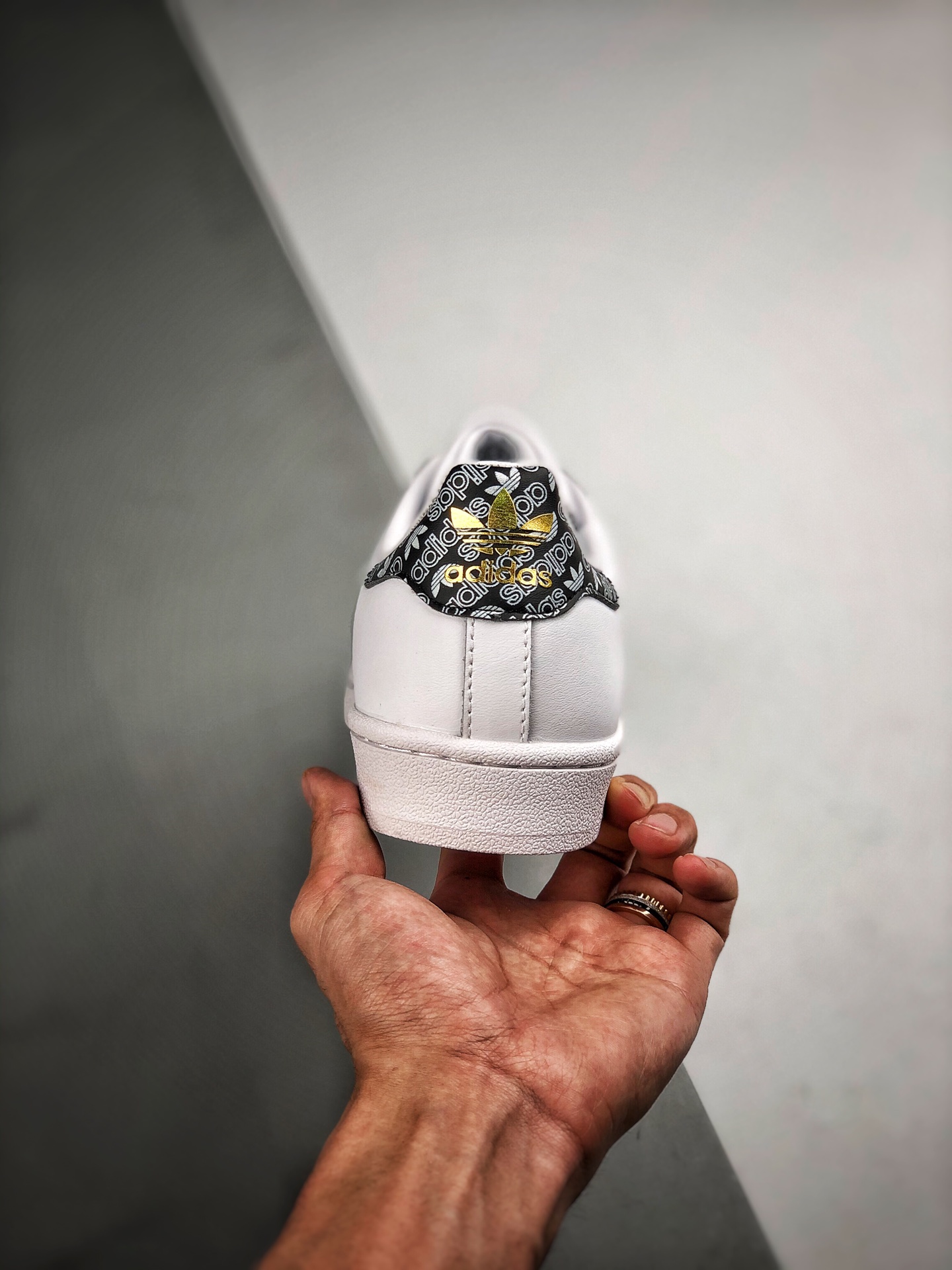 150 Adidas Originals SUPERSTAR W 贝壳头官网同步 黑白LOGO金标 渠道正品订单货号：EF1480