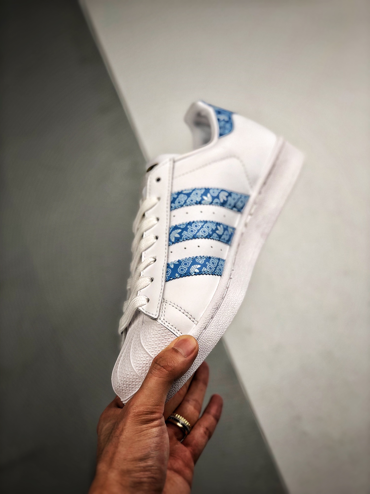 150 Adidas Originals SUPERSTAR W 贝壳头官网同步 白蓝LOGO金标 EF1480
