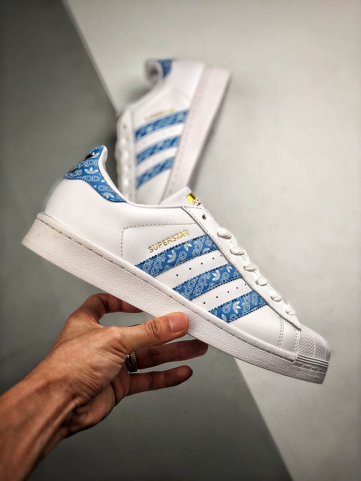 150 Adidas Originals SUPERSTAR W 贝壳头官网同步 白蓝LOGO金标 EF1480