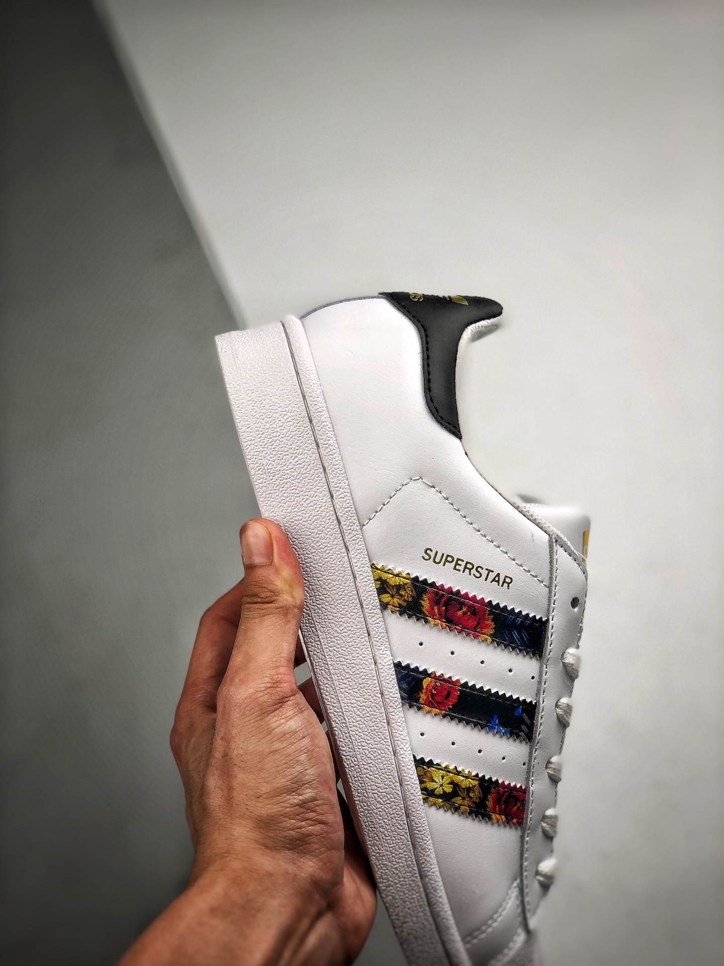 150 Adidas Originals SUPERSTAR W 贝壳头官网同步 花卉金标 货号：EF1480