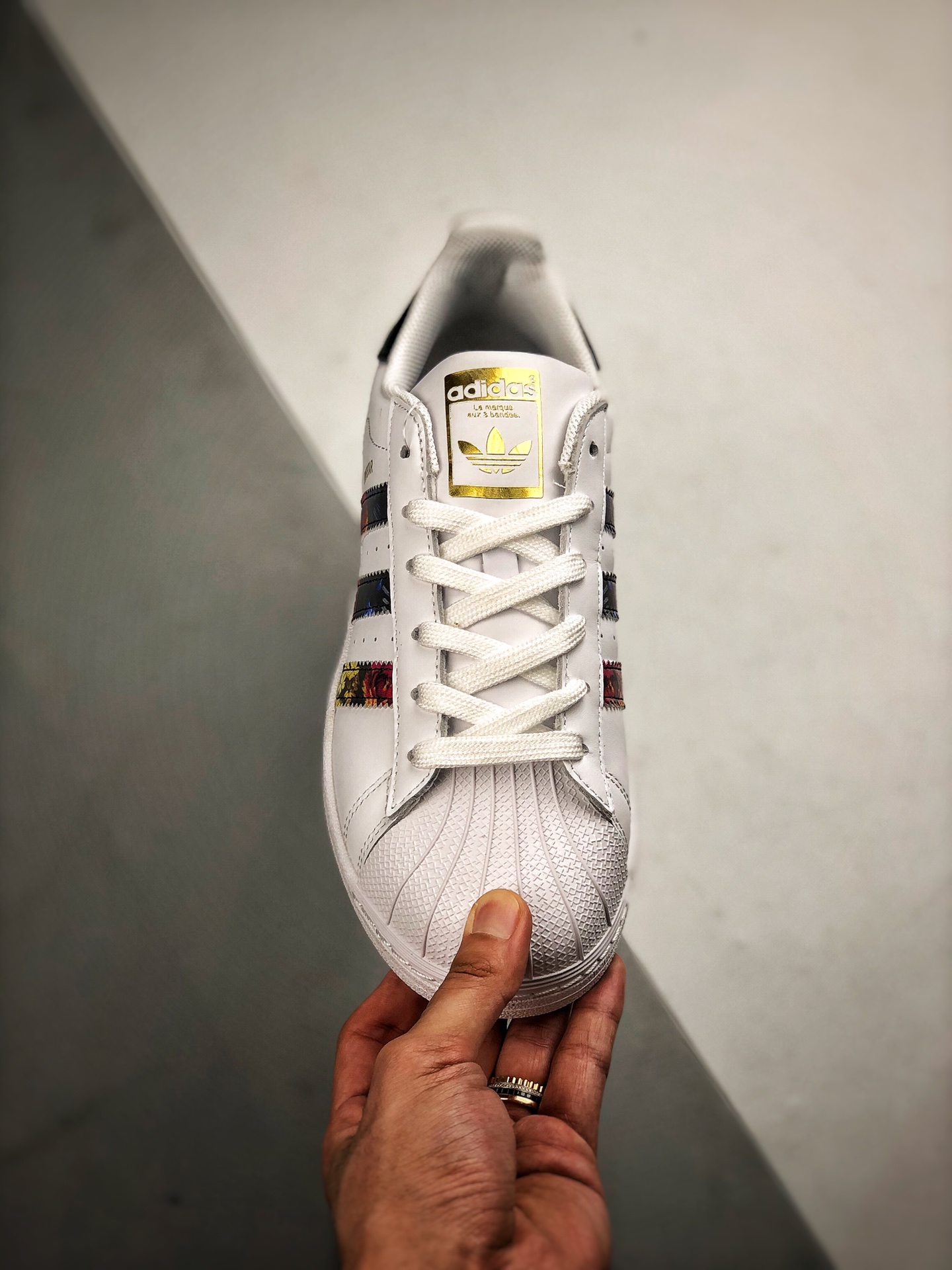 150 Adidas Originals SUPERSTAR W 贝壳头官网同步 花卉金标 货号：EF1480