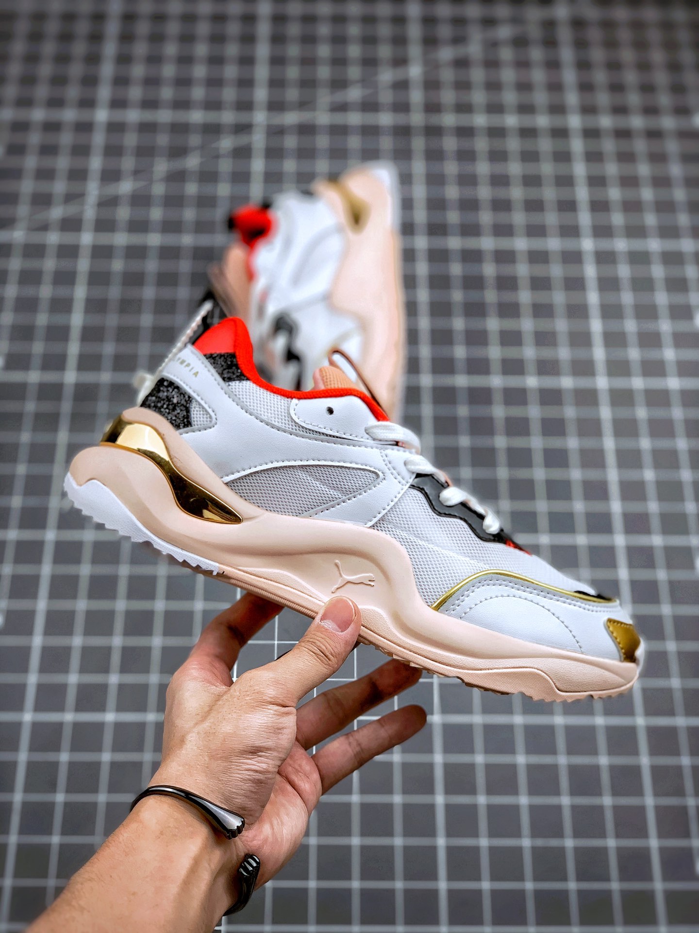 170 蔡依林同款 梦幻鞋履设计师 Charlotte Olympia x Puma RS-Rise Women's Sneaker “白裸粉黑红电镀金”登峰造极系列 货号：372860-01