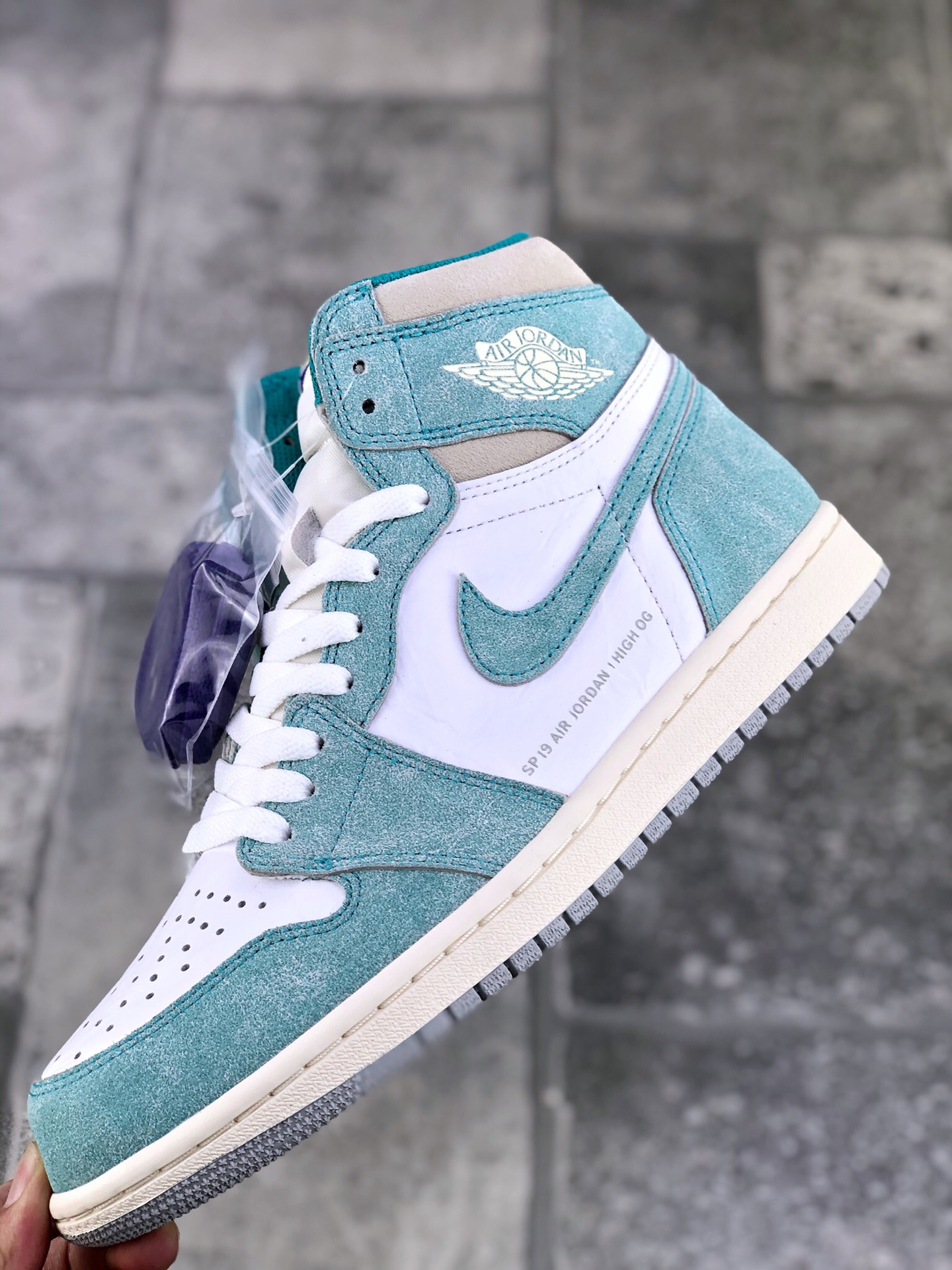 Air Jordan Retro High OG âTurbo Green Green Lake Tiffany with unique texture and the white 