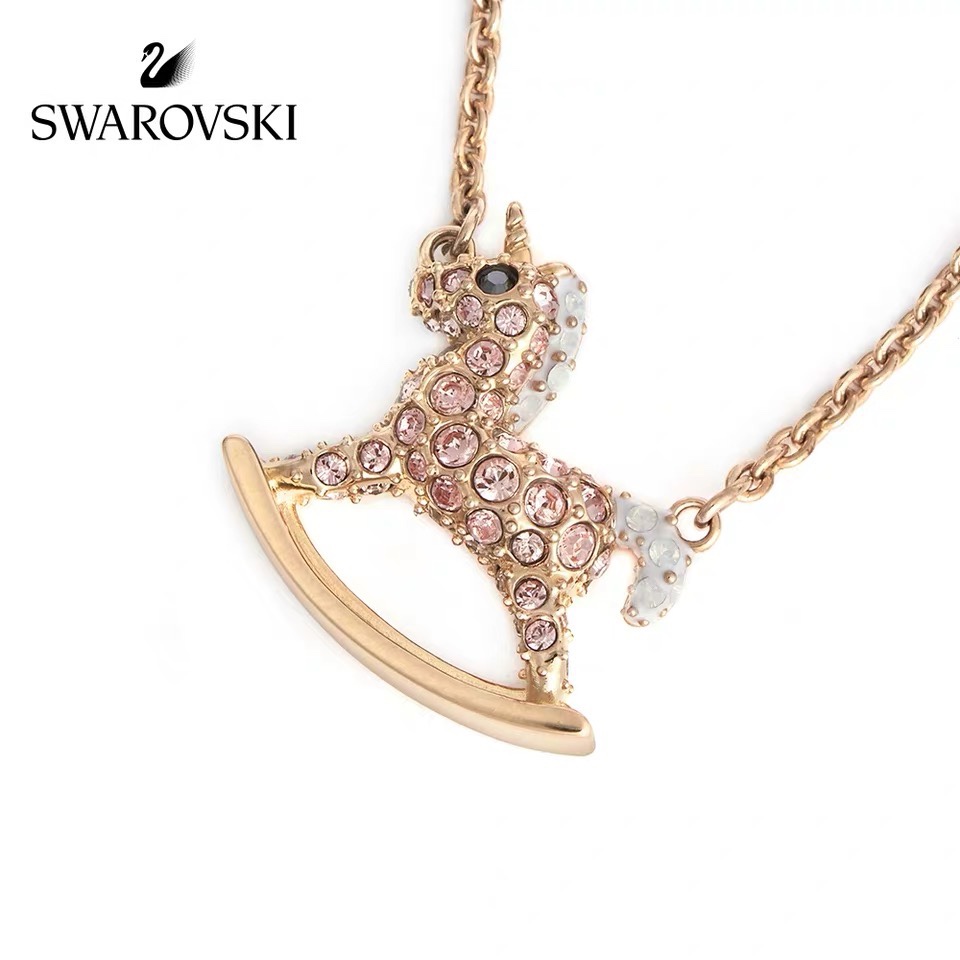 NO:714952,[New product] Swarovski SWEET cute wooden horse shape, Swarovski necklace, stuart weitzman, swarovski, necklace19860909【新品】施华洛世奇 SWEET 可爱木马造型,施华洛项链,stuart weitzman,swarovski,necklace,Jewelry