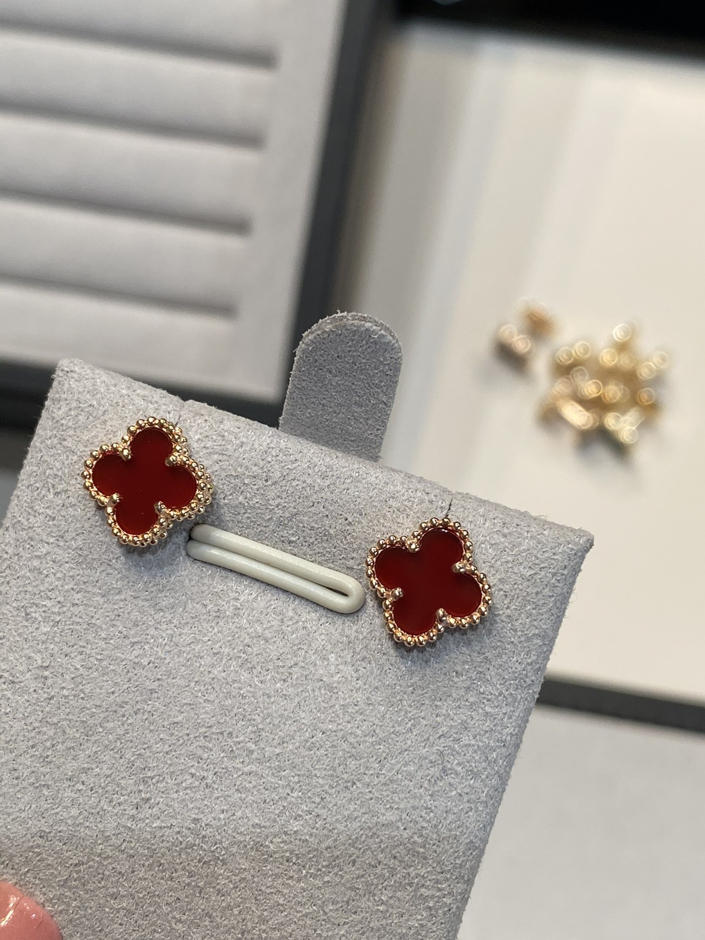 NO:635295,Mini four-leaf clover carnelian with rose gold, 88200, Cartier high-end jewelry19860909Mini四叶草红玉髓配玫瑰金,88200,,卡迪亚高端饰品,Jewelry