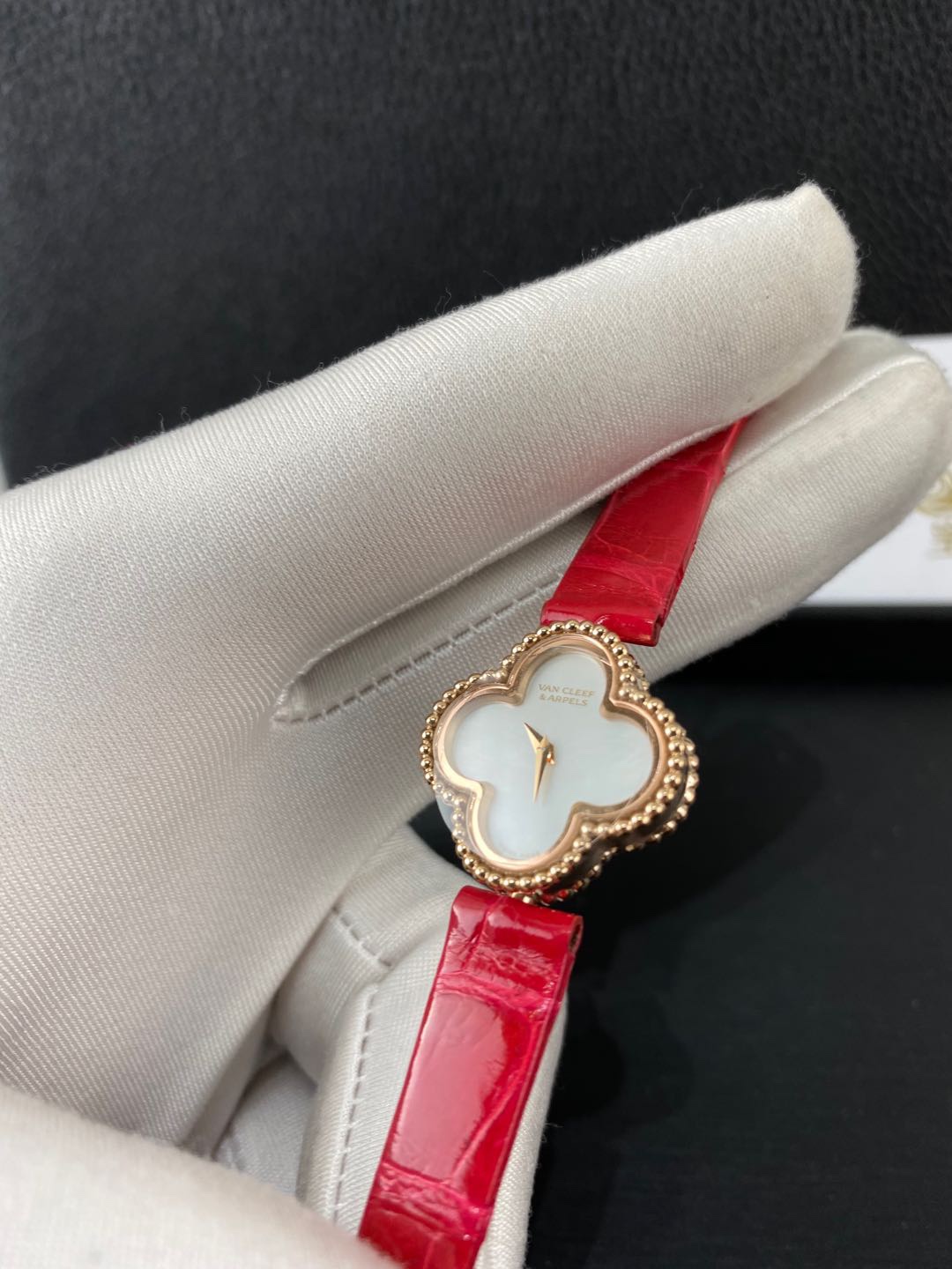 Van Cleef & Arpels 皇家 梵克雅宝四叶草女表系列