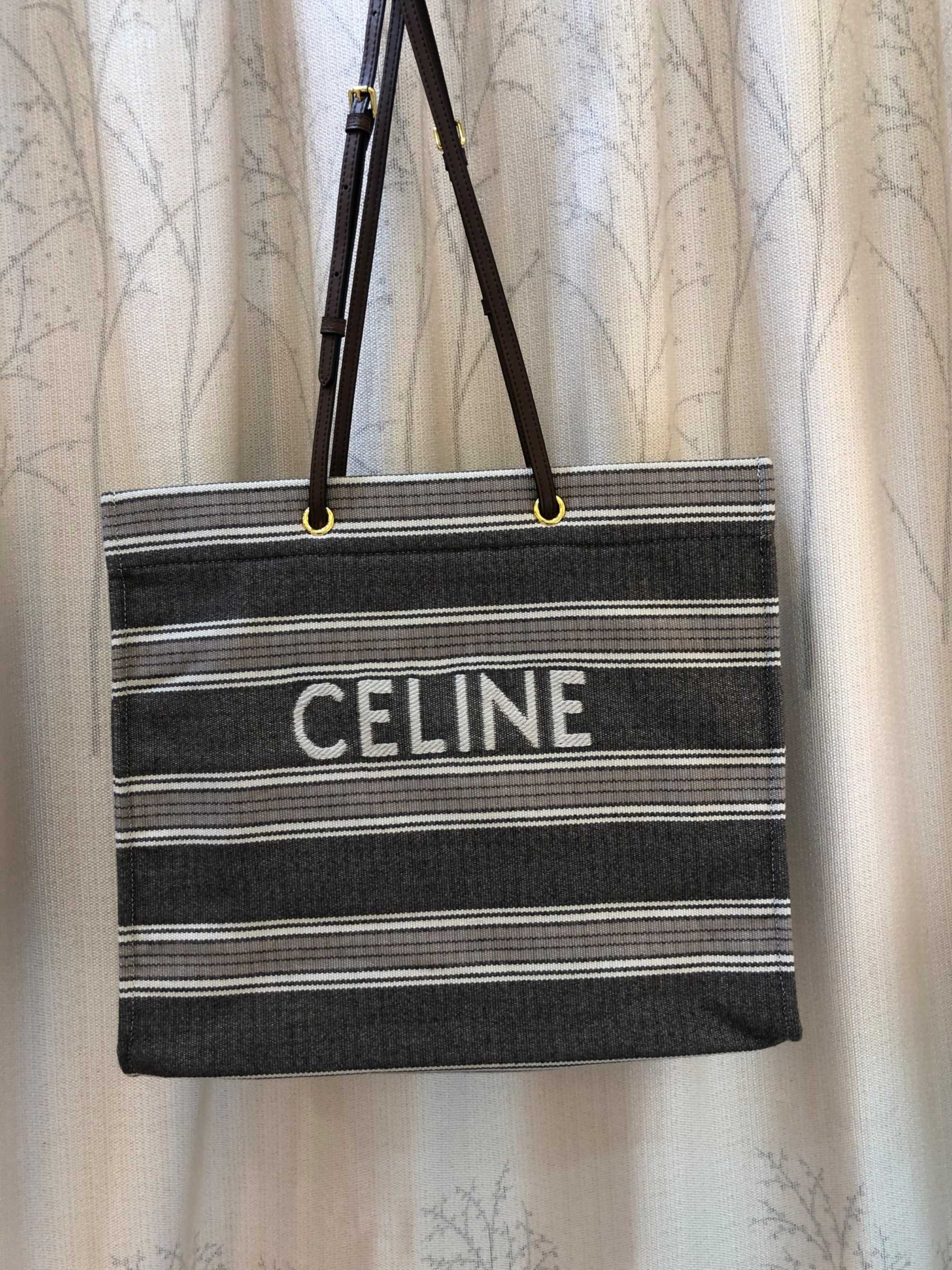 Celine 对版 面料开裁 材料都是定制的，出一批不容易啊 需要高品质的来， 质量所见即所得，尺寸:43*37cm