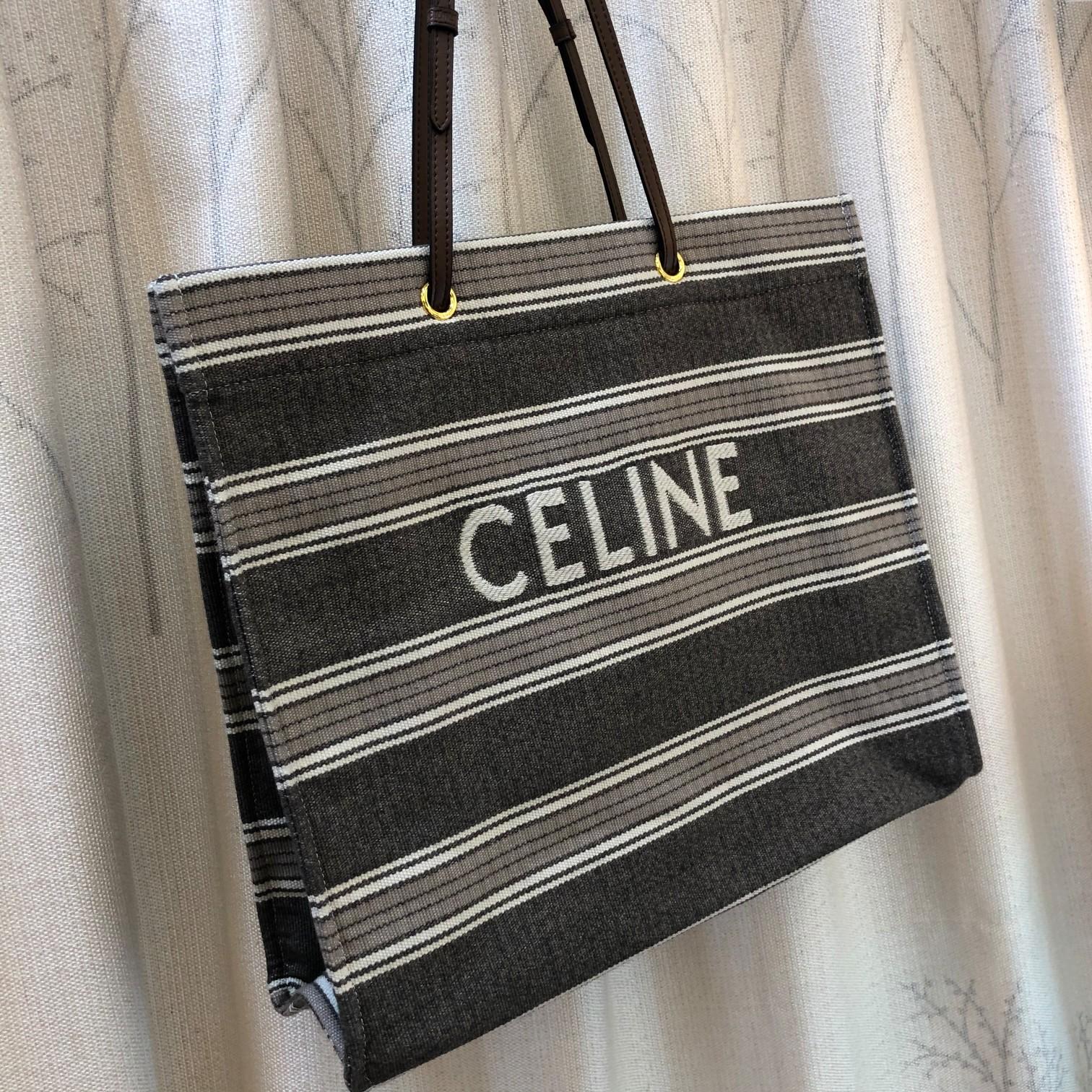 Celine 对版 面料开裁 材料都是定制的，出一批不容易啊 需要高品质的来， 质量所见即所得，尺寸:43*37cm