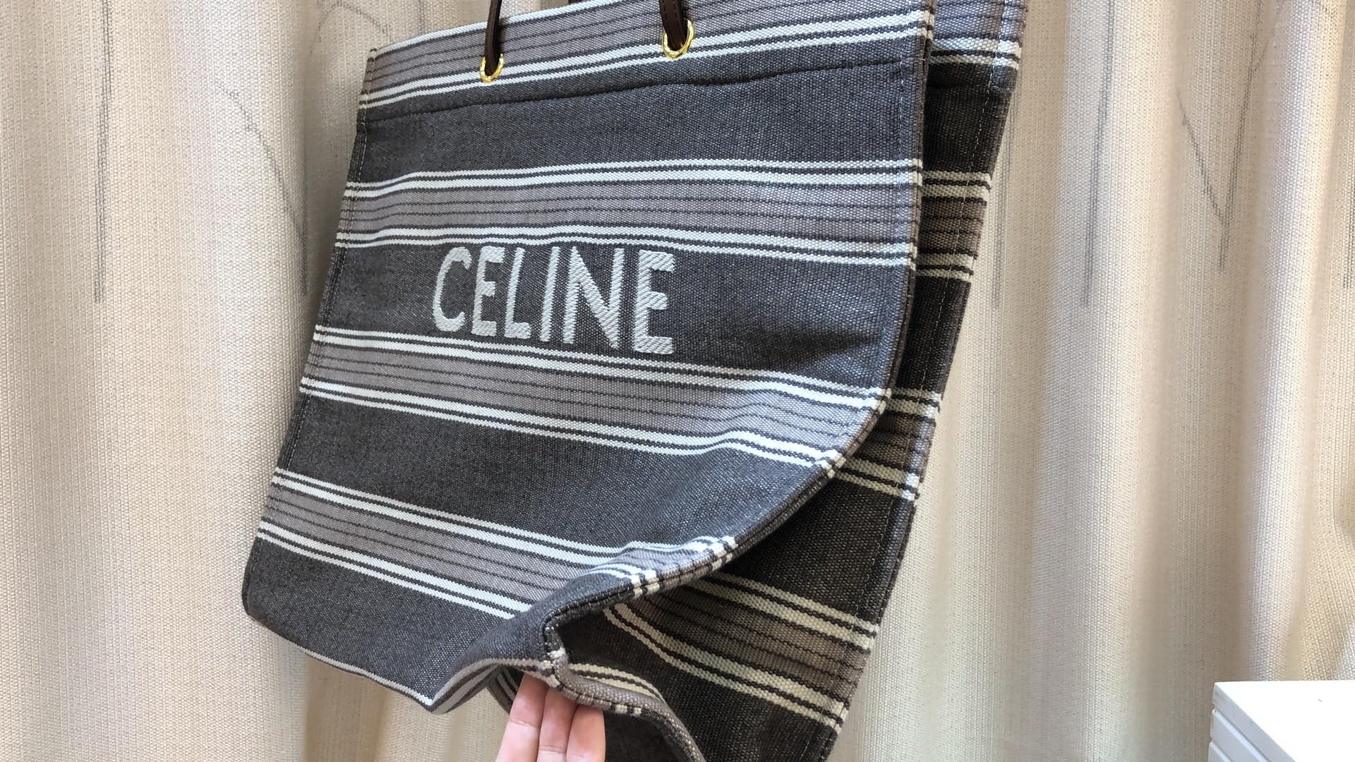 Celine 对版 面料开裁 材料都是定制的，出一批不容易啊 需要高品质的来， 质量所见即所得，尺寸:43*37cm