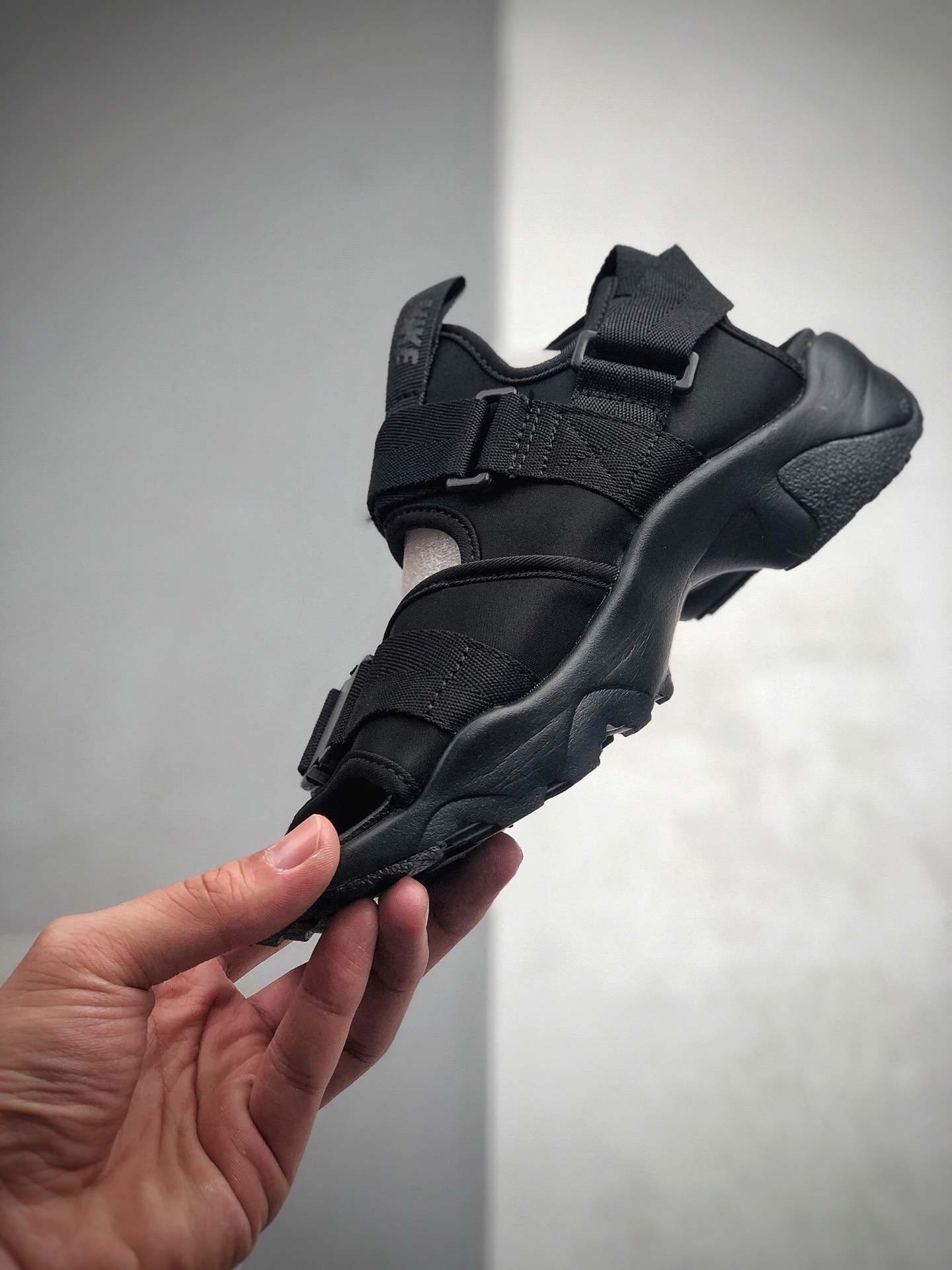 特价100 耐克 Nike Canyon Sandal 厚魔底术扣休闲时尚凉鞋 登山闲休运动凉鞋