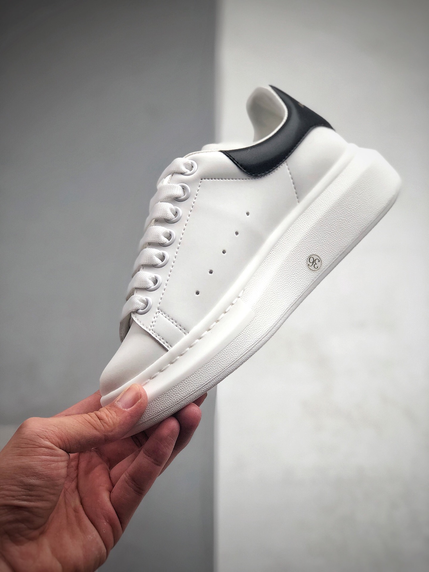 220 官网同步最正确版本 Alexander McQueen sole sneakers 高奢品牌亚历山大·麦昆  厚底休闲运动小白鞋