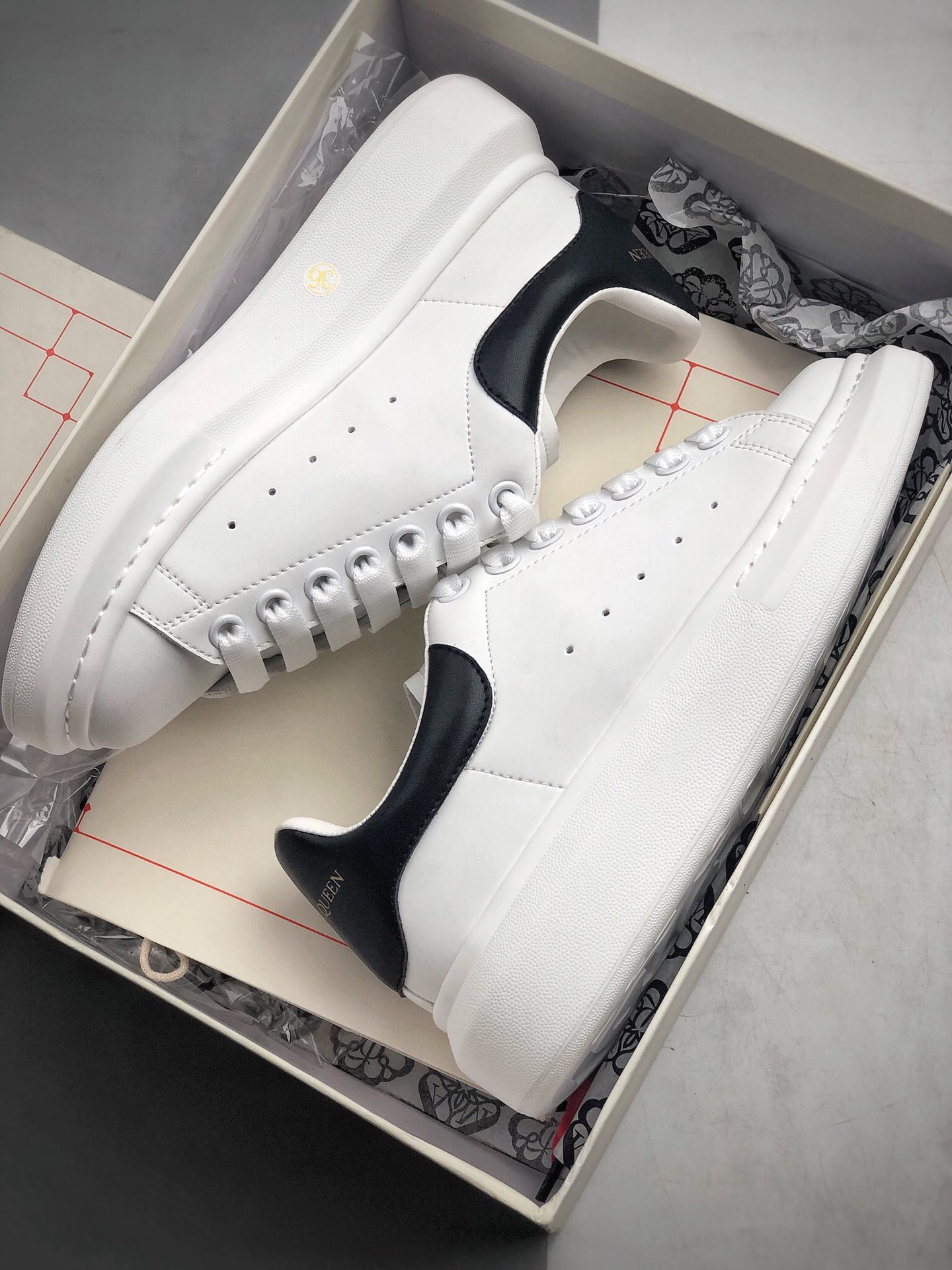 220 官网同步最正确版本 Alexander McQueen sole sneakers 高奢品牌亚历山大·麦昆  厚底休闲运动小白鞋