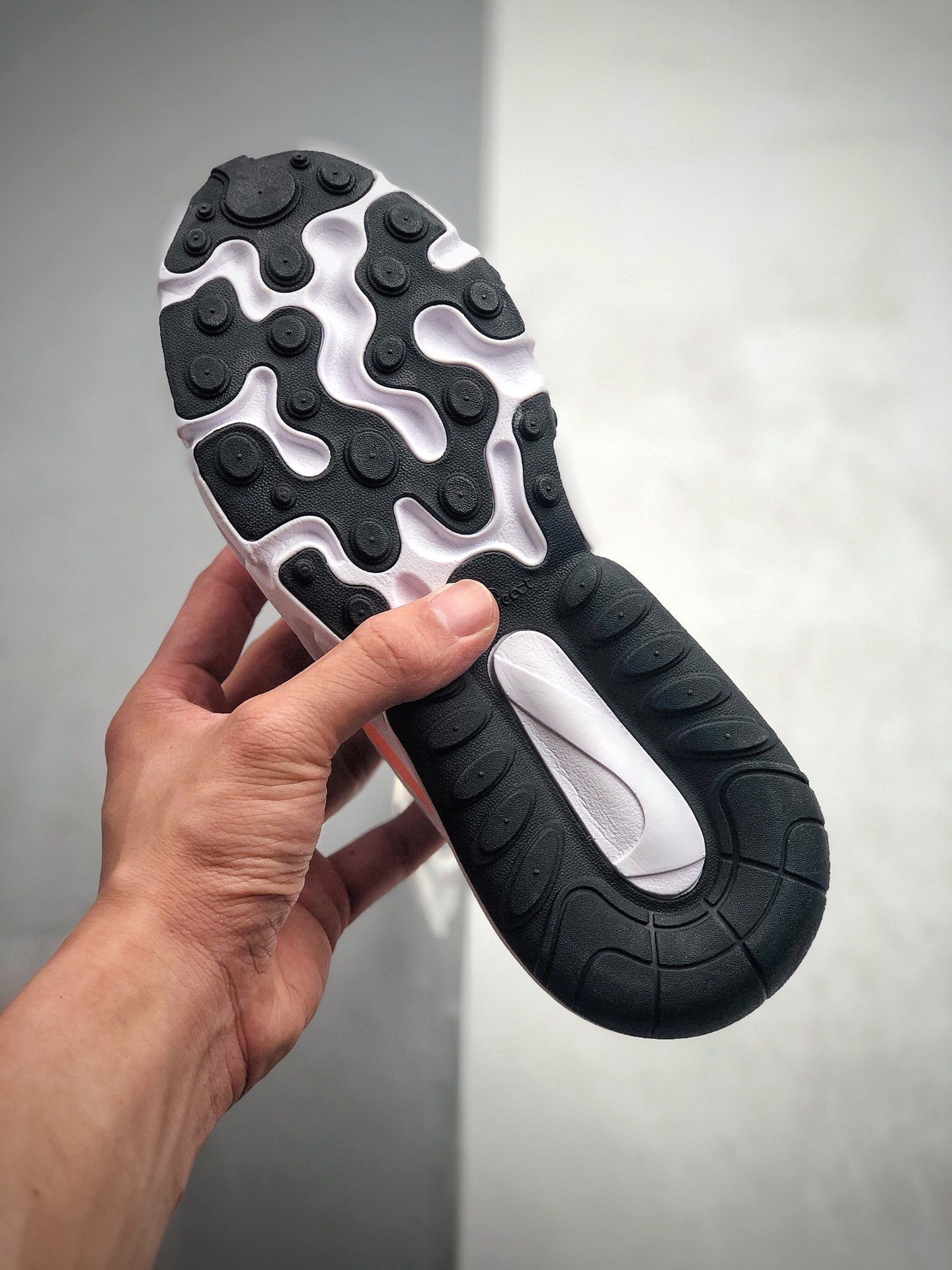 210 公司级Nike Max 270 网面透气半掌气垫跑步鞋  货号：CJ0620-600