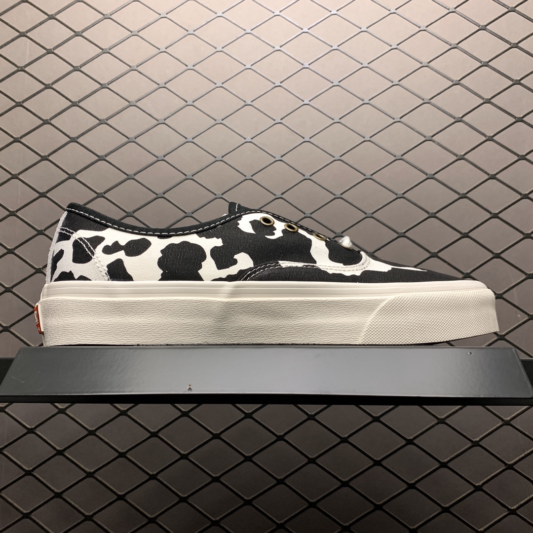 150 Vans 万斯 OG Authentic Lx 奶牛 印花经典低帮硫化休闲板鞋