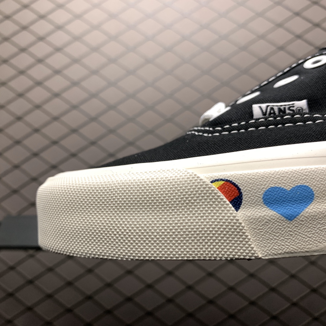 150 Vans 万斯 Authentic 爱心印花低帮硫化休闲板鞋