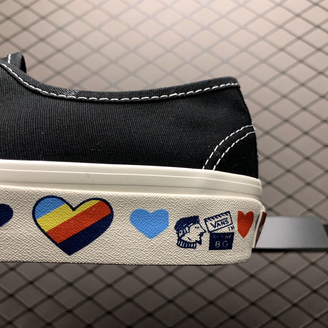 150 Vans 万斯 Authentic 爱心印花低帮硫化休闲板鞋