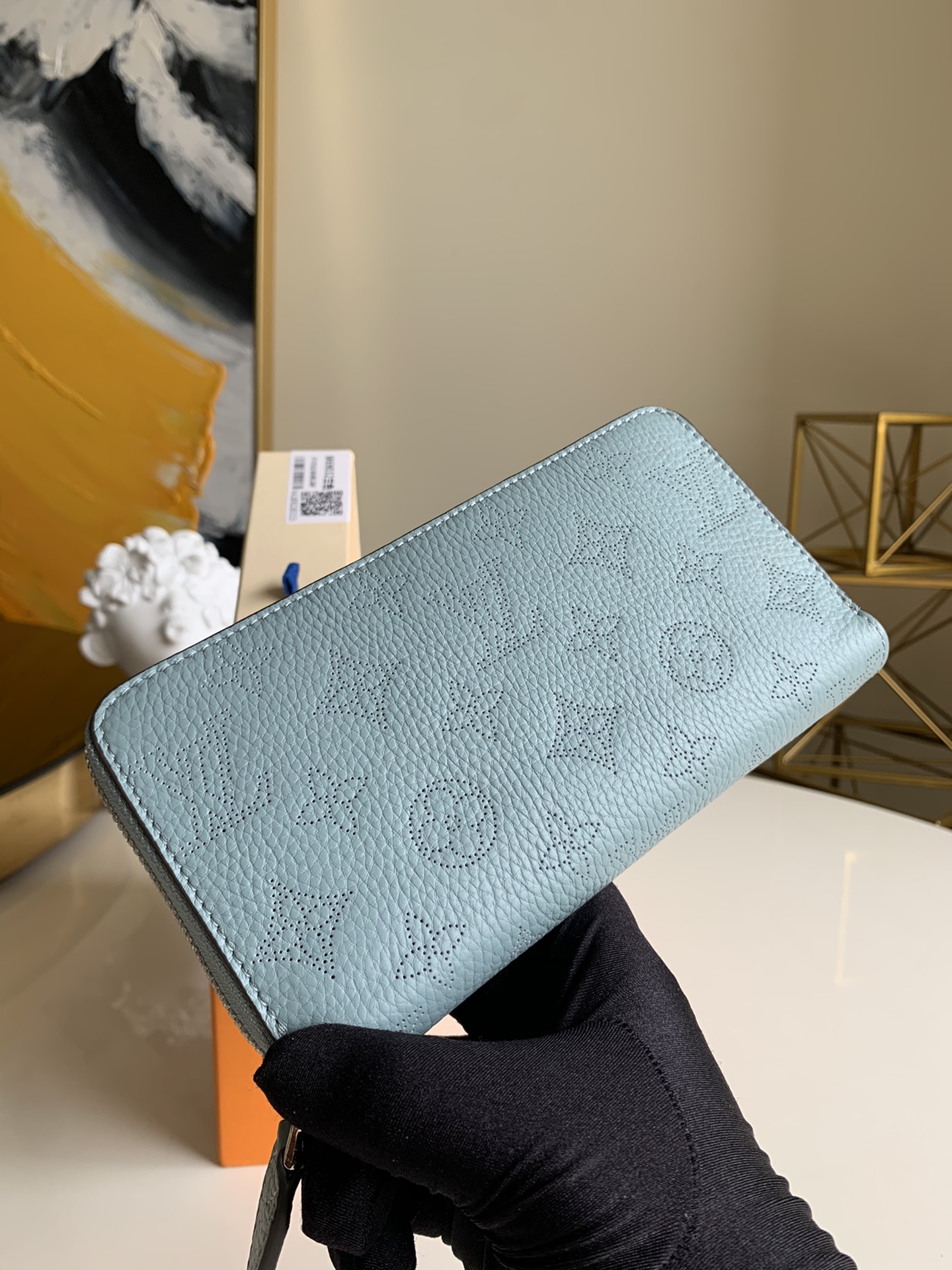 NO:395791,【Exclusive real photo M69032】58428 Zippy single pull wallet, compact design, spacious interior space, a real boutique choice, soft Mahina leather material with light grain pattern Monogram perforated design, elegant and soft size20*2*19cm.2019.350, LV [original leather], louis vuitton19860909【独家实拍M69032】58428 Zippy 单拉钱夹 设计小巧紧凑 内部空间宽敞 名符其实的精品之选 柔软的Mahina皮革材质 带有淡淡的粒纹 Monogram穿孔设计 优雅而柔美 size20*2*19cm.2019.350,LV【原厂皮】,louis vuitton,Bag