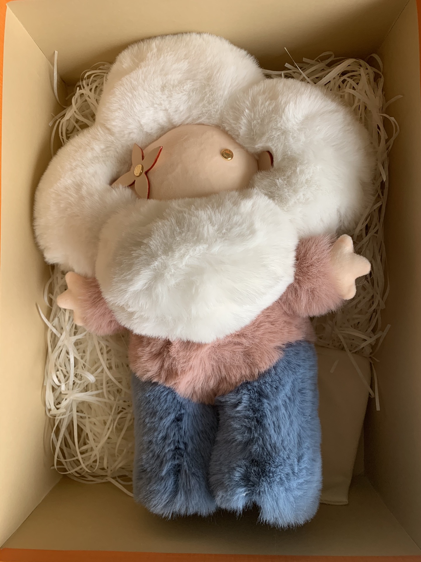 NO:395800,Sunflower Doll (Plush Toy) Madam is so cute!  It's really healing and I feel very happy when I see it!  Flesh and super comfortable!  The color matching is very beautiful. Size 26*32*11.,LV [original leather],louis vuitton19860909太阳花公仔玩偶（毛绒玩具） 太太太可爱了趴！真的是治愈系看到它心情都好极啦！毛绒绒超舒服！配色巨美 尺寸26*32*11 .,LV【原厂皮】,louis vuitton,Bag