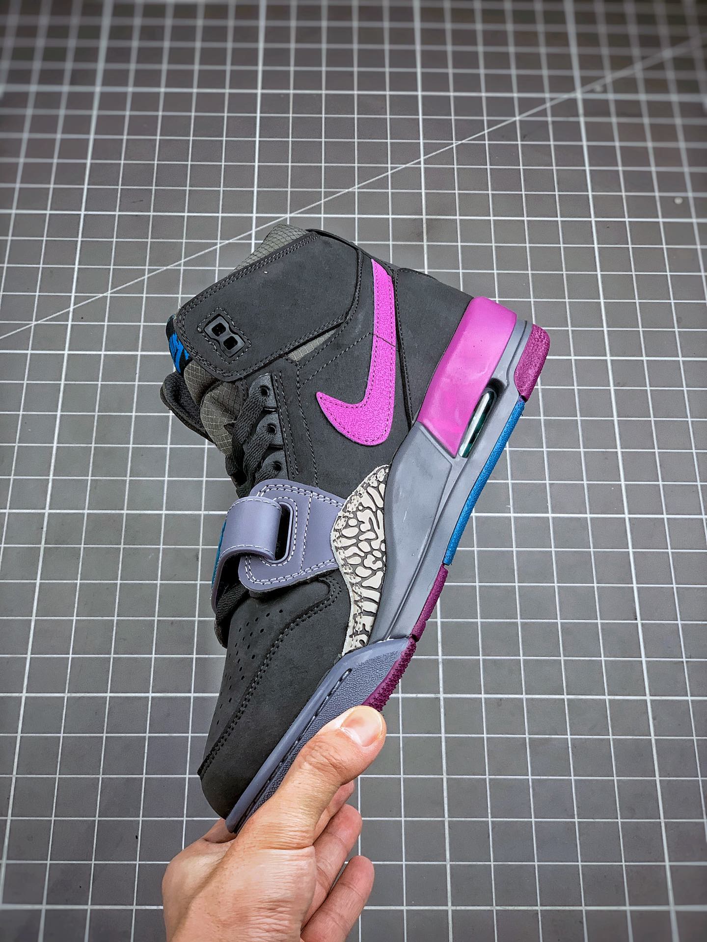 250 Air Jordan  Legacy 312 灰蓝粉 货号：AV3922-005