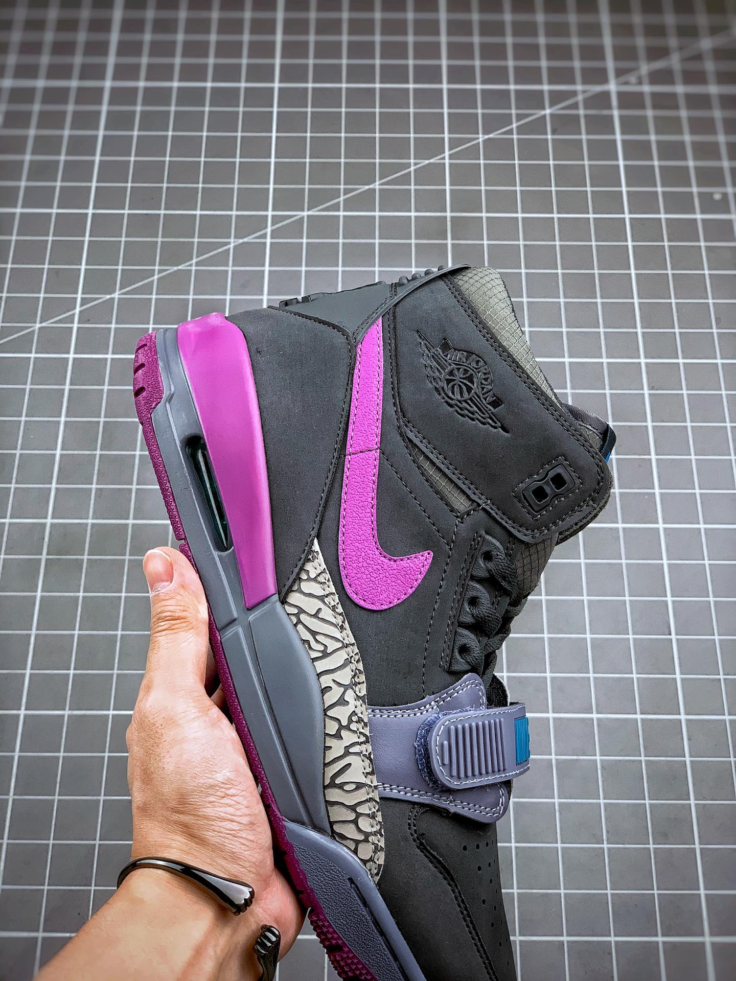 250 Air Jordan  Legacy 312 灰蓝粉 货号：AV3922-005