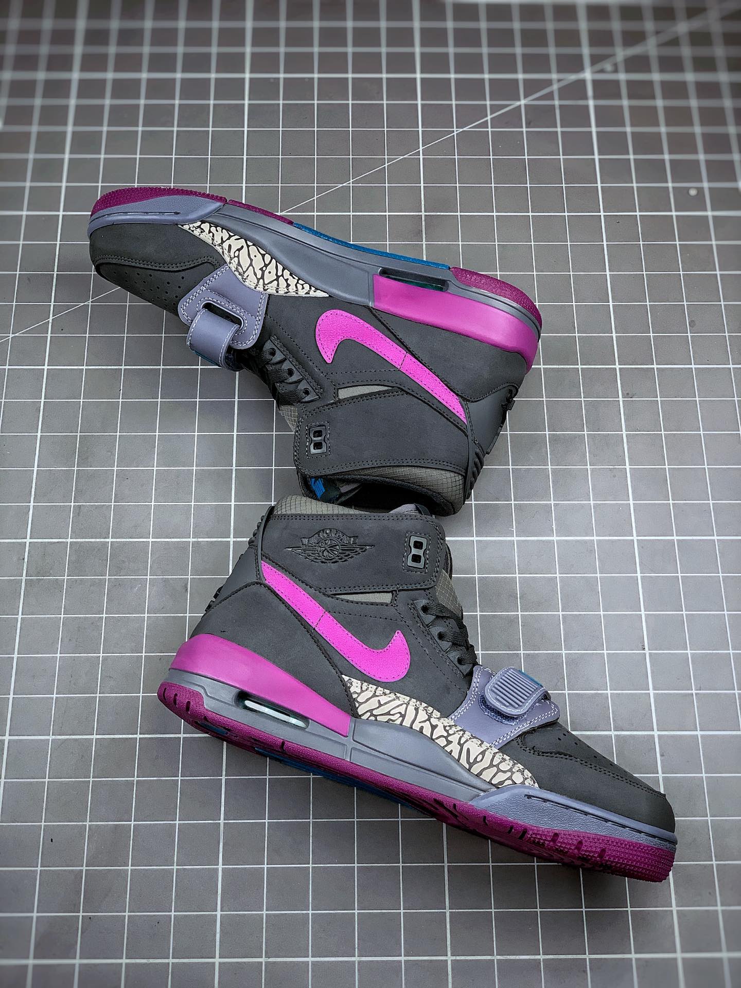 250 Air Jordan  Legacy 312 灰蓝粉 货号：AV3922-005