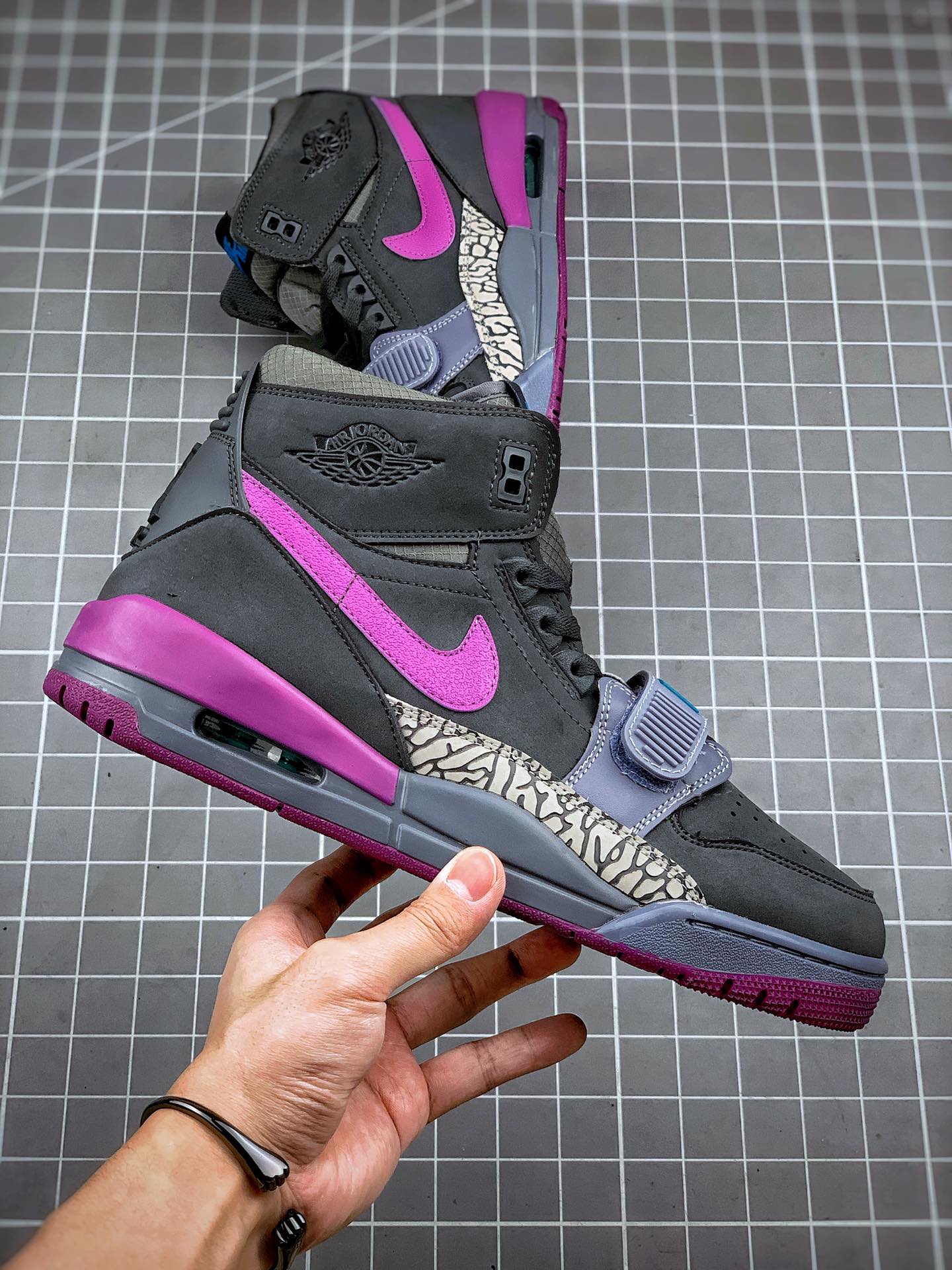 250 Air Jordan  Legacy 312 灰蓝粉 货号：AV3922-005