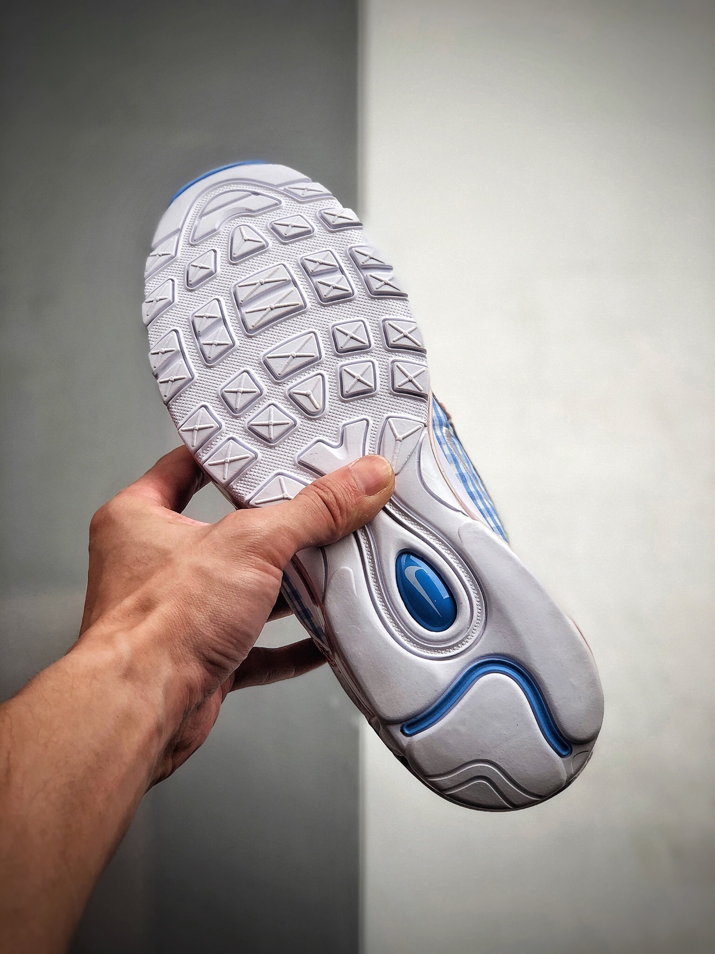 250 公司级 耐克Nike Air Max 97气垫跑步鞋 520樱桃红   货号：CW5806-100