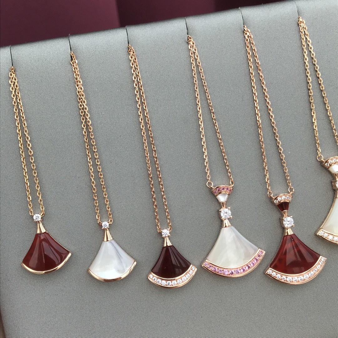 Bvlgari 宝格丽裙子项链