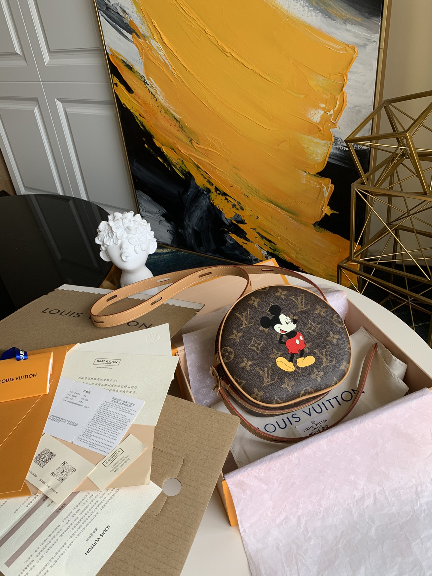 NO:395801,【Exclusive real shot of M45149 Mickey】BOTE CHAPEAU SOUPLE small handbag, latest show style White grid round cake bag mini, bought in RMB 13,200, genuine real size; length 17, height 16, width 7.5, LV [original leather], louis vuitton19860909【独家实拍M45149米奇】BOTE CHAPEAU SOUPLE 小号手袋,最新秀款 白格圆饼包迷你 人民币13200买的,正品实量尺寸；长17 高16 宽7.5, .,LV【原厂皮】,louis vuitton,Bag