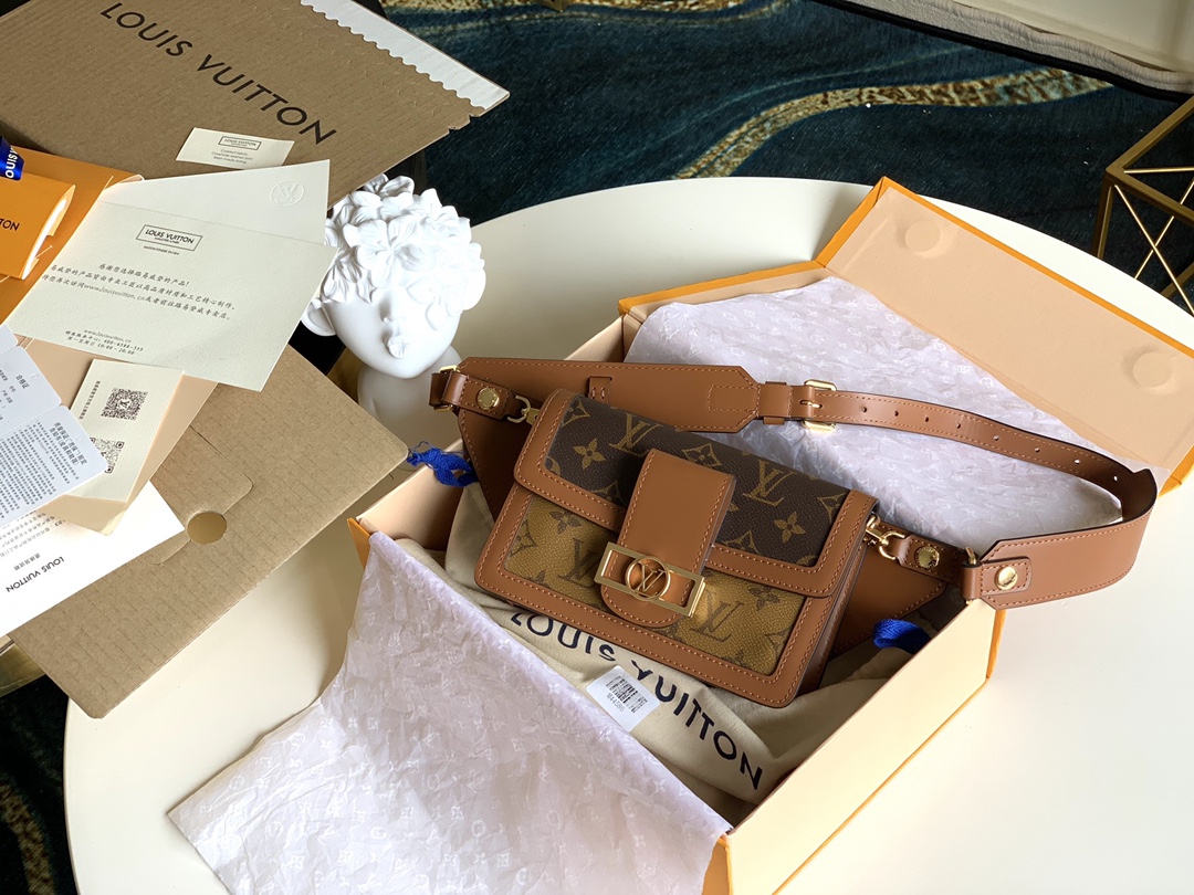 NO:395807,[Exclusive real-life M44586] The beauty bag is the top spot, and it has attracted countless fans in just a short time. This year's topic bag is it. The waist bag is really eye-catching. The retro style and the fashionable and avant-garde waist bag design perfectly show the old school and fashion. The large opening and closing single-layer spacing is also equipped with 4-position card slots and private zippered pouches, which are classified and stored. .750, LV [original leather], louis vuitton19860909【独家实拍M44586】美包榜首,推出短短时间吸粉无数,今年份的话题包款就是它了 腰包真的太冲击眼球了 复古的造型加上时髦前卫的腰包设计 完美把old school和fashion显现. 大开合的单层间隔,另设有4位卡槽和私密拉链小袋,分类收纳妥妥滴. .750,LV【原厂皮】,louis vuitton,Bag