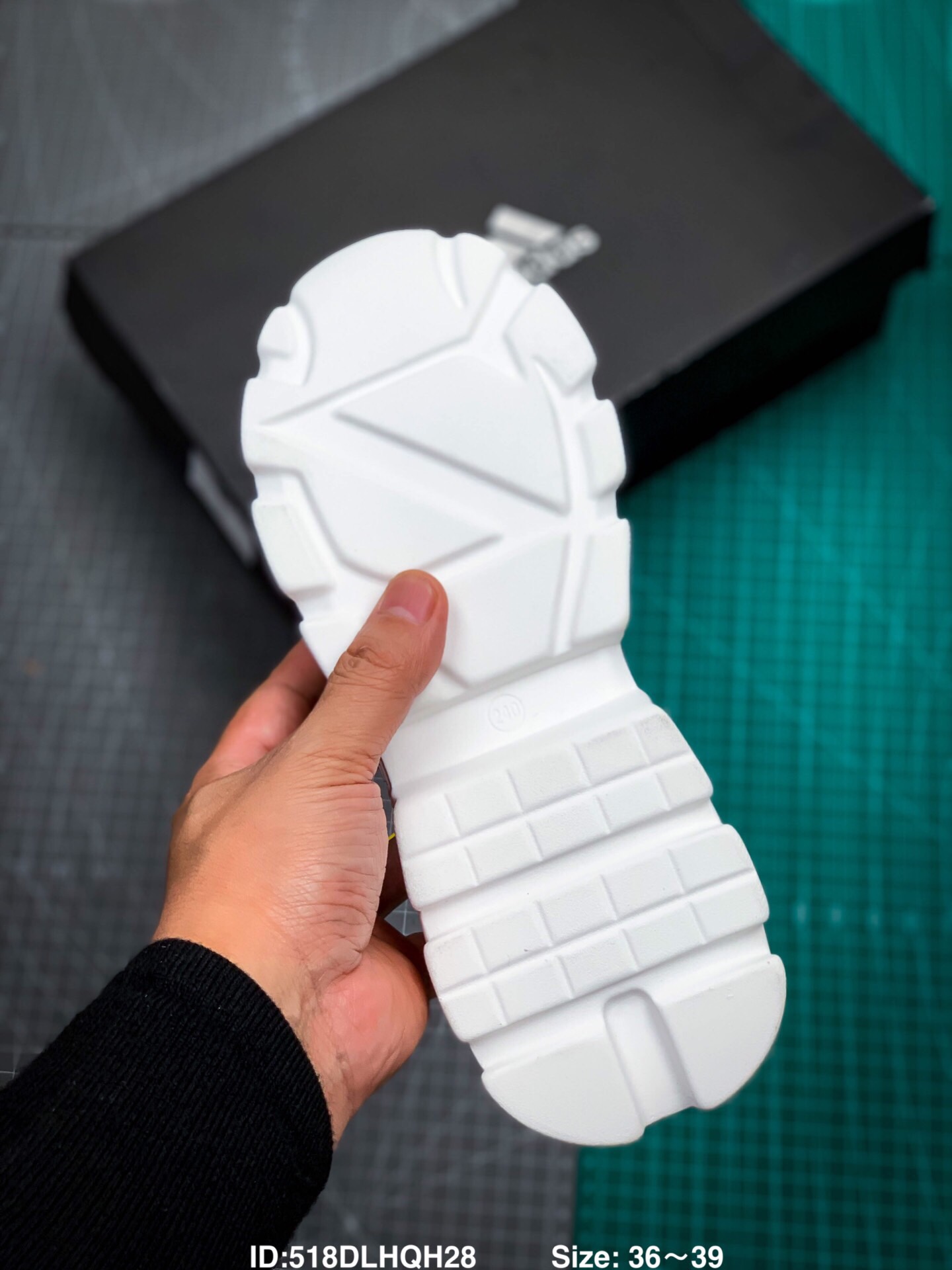 💰150
2020老爹鞋女欧美水钻休闲厚底网鞋女松糕蕾丝透气网面运动单鞋潮鞋
ID:518DLHQH28         Size: 35-40