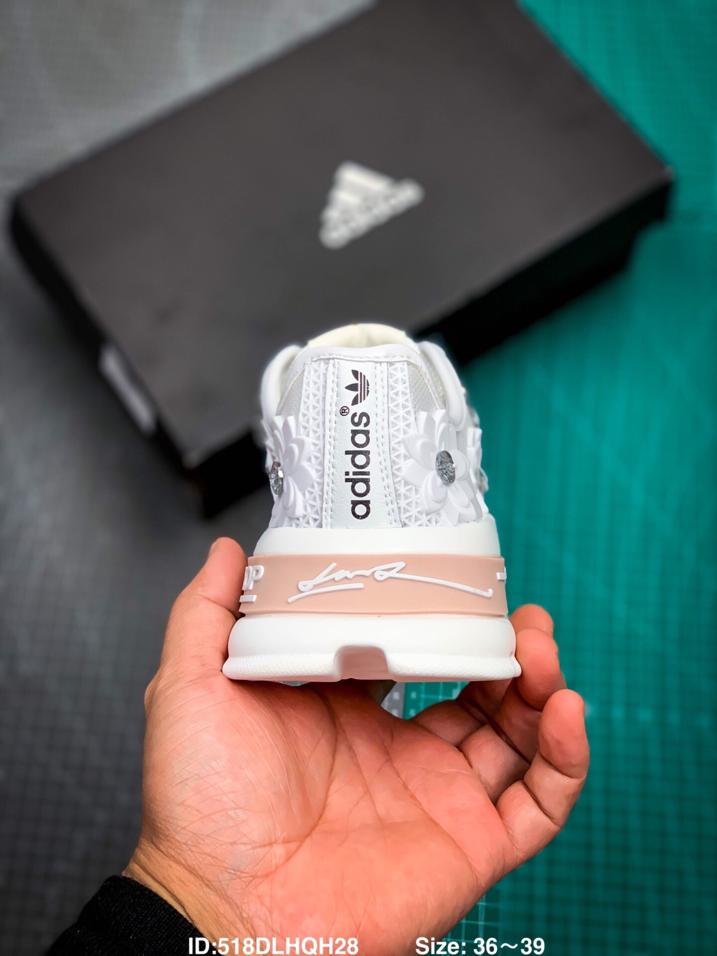 💰150
2020老爹鞋女欧美水钻休闲厚底网鞋女松糕蕾丝透气网面运动单鞋潮鞋
ID:518DLHQH28         Size: 35-40