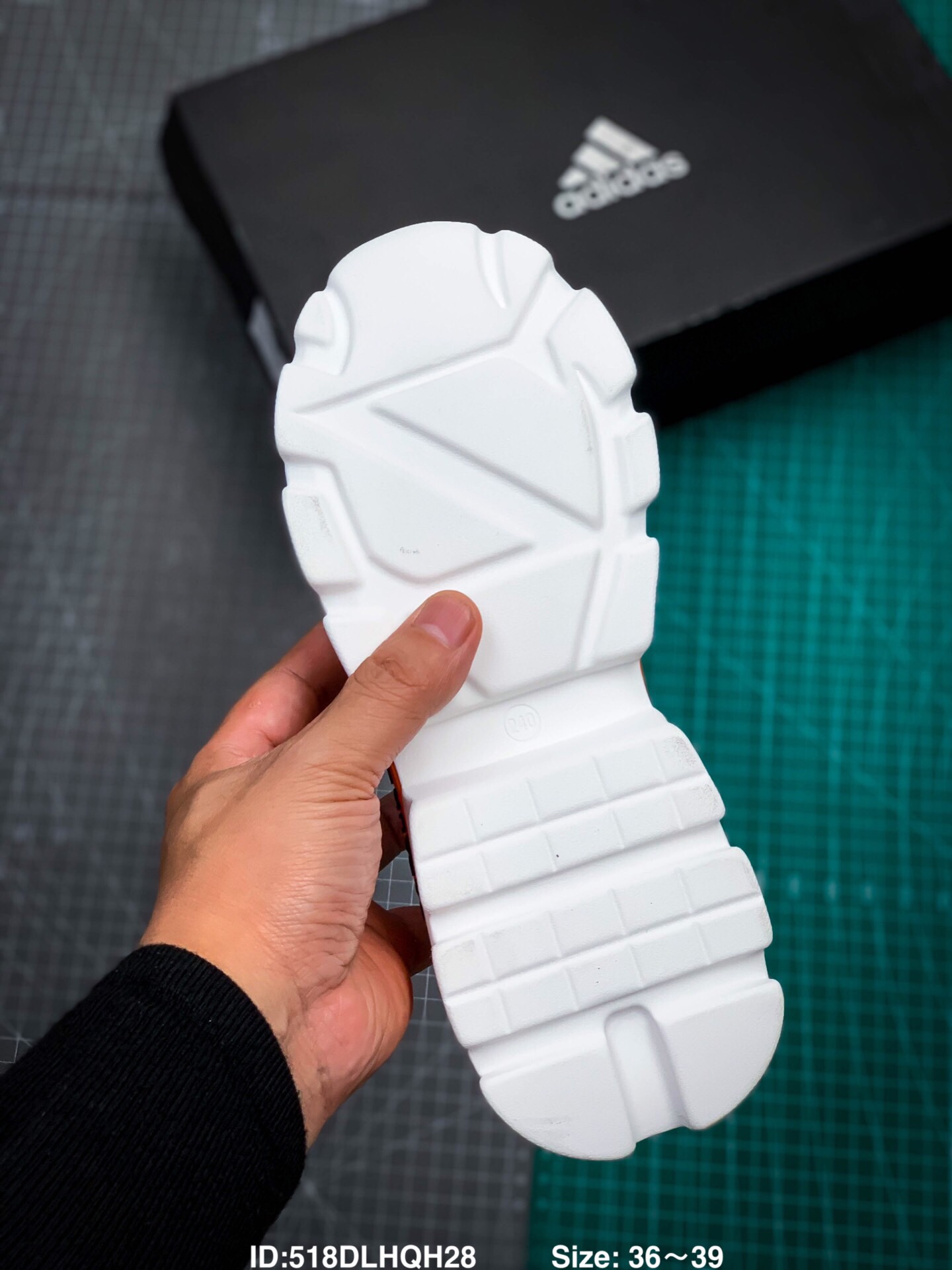 💰150
2020老爹鞋女欧美水钻休闲厚底网鞋女松糕蕾丝透气网面运动单鞋潮鞋
ID:518DLHQH28         Size: 35-40