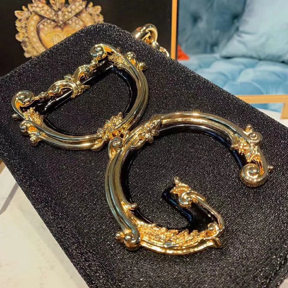 款号6315-1          Dolce&Gabban DG Girls 系列链条斜挎包 来自DG