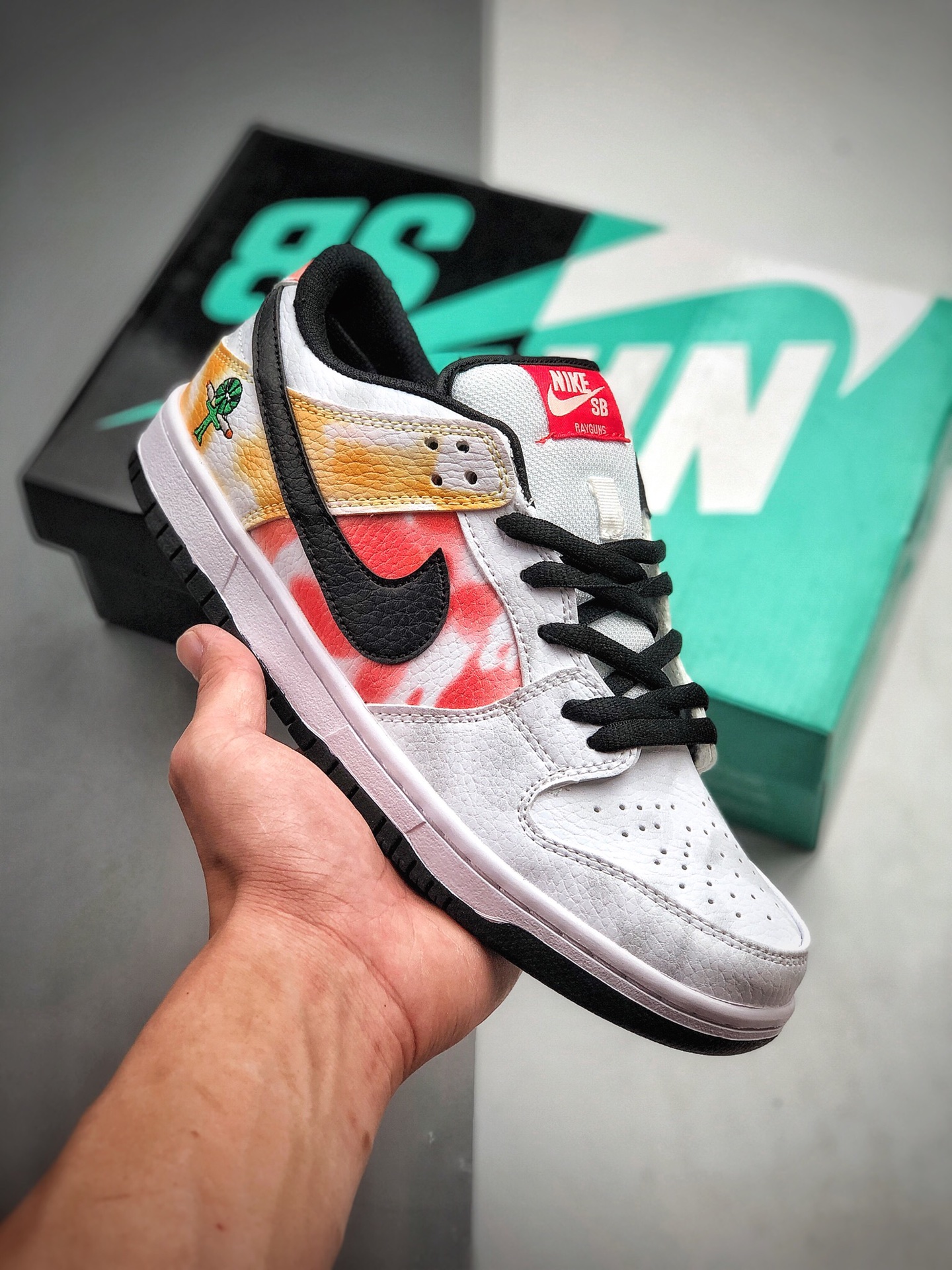 特价150 耐克SB板鞋 白橙色 扎染 外星人 Nike SB Dunk Low Roswell Raygun  货号：BQ6832-101