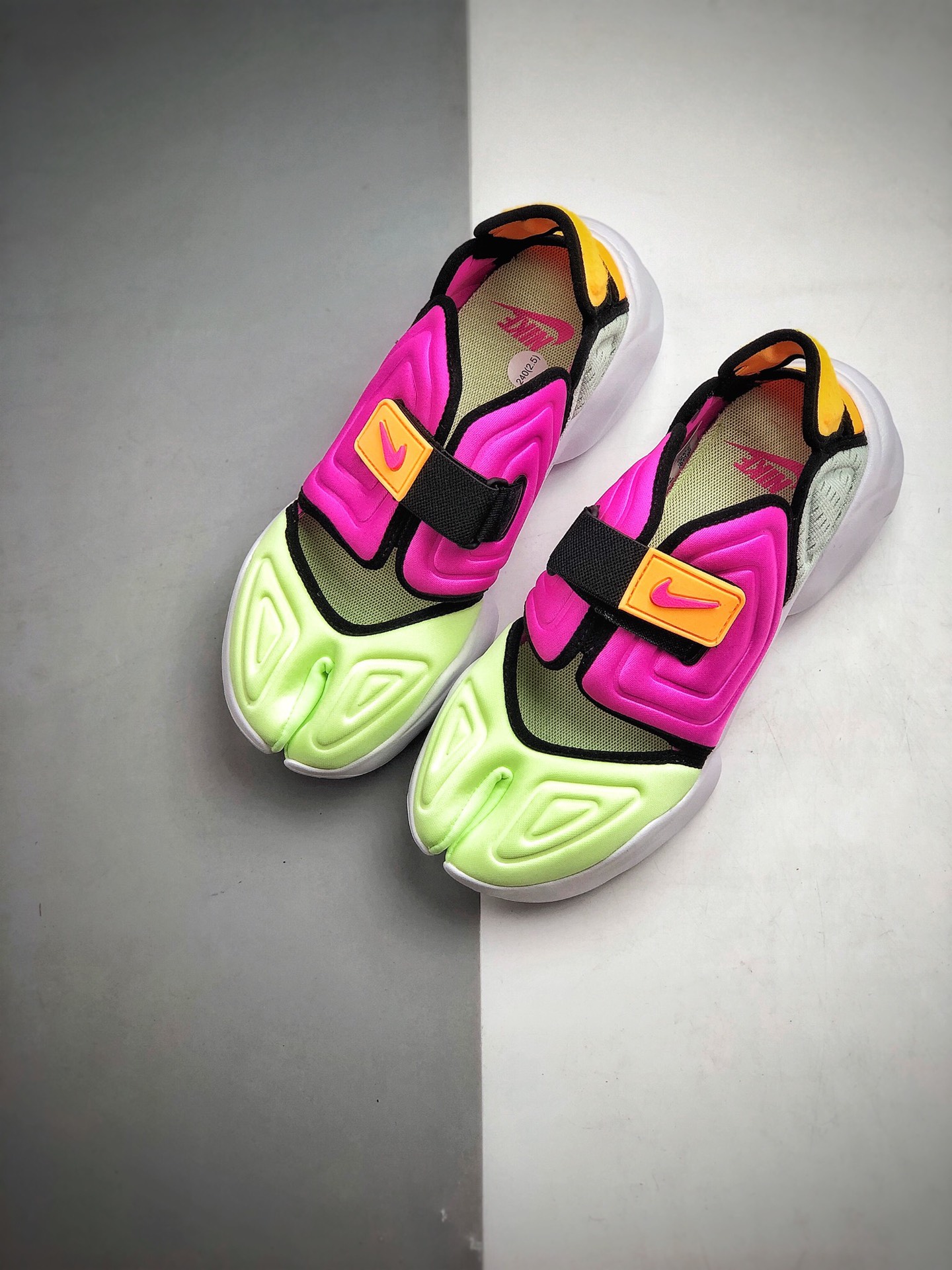 190 公司级 耐克 分趾鞋 二代 老爹鞋 粉绿灰色 Nike Aqua Rift “Summit White” 忍者分趾 网红老爹鞋 货号：CW7164 700