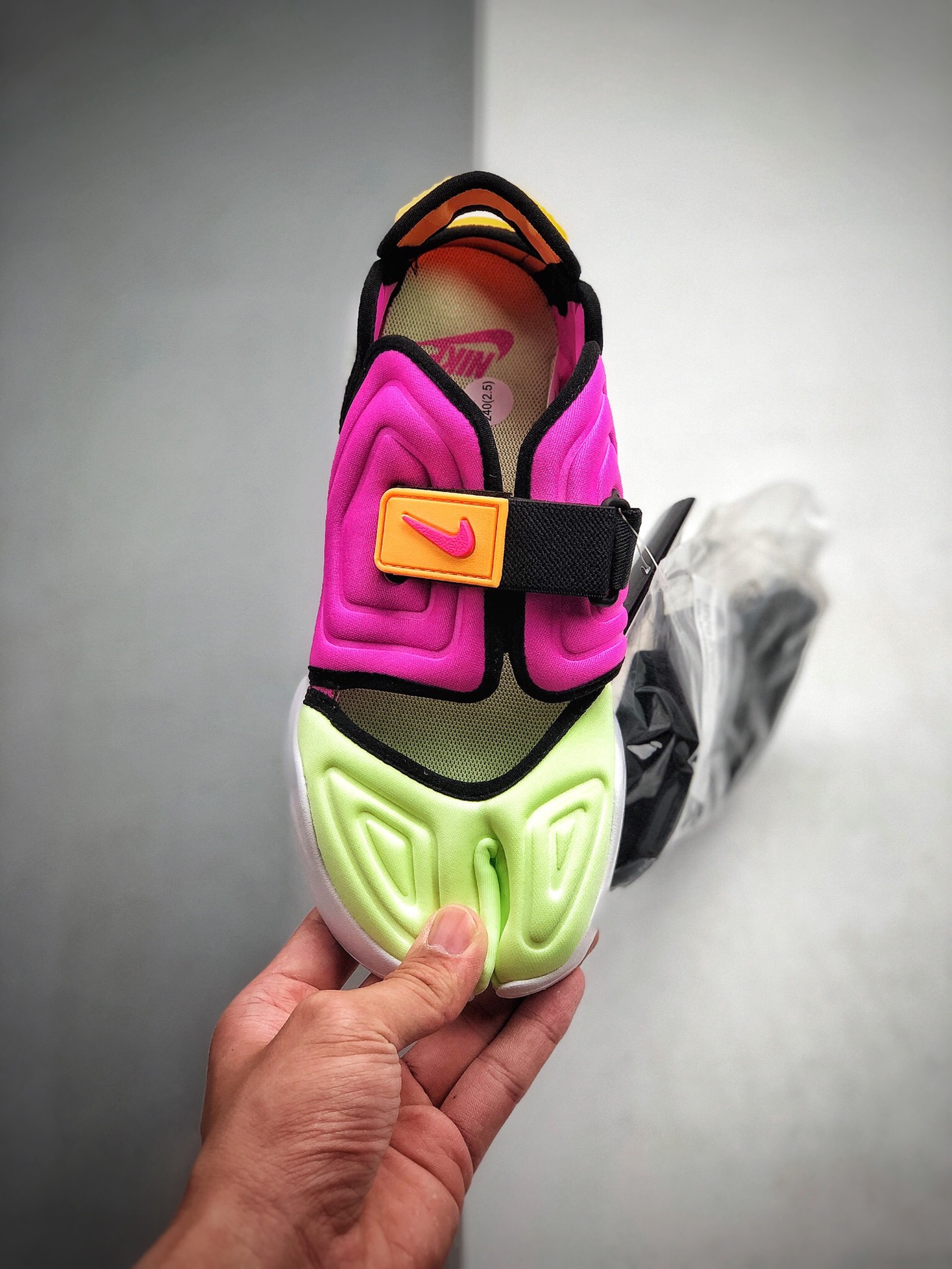 190 公司级 耐克 分趾鞋 二代 老爹鞋 粉绿灰色 Nike Aqua Rift “Summit White” 忍者分趾 网红老爹鞋 货号：CW7164 700
