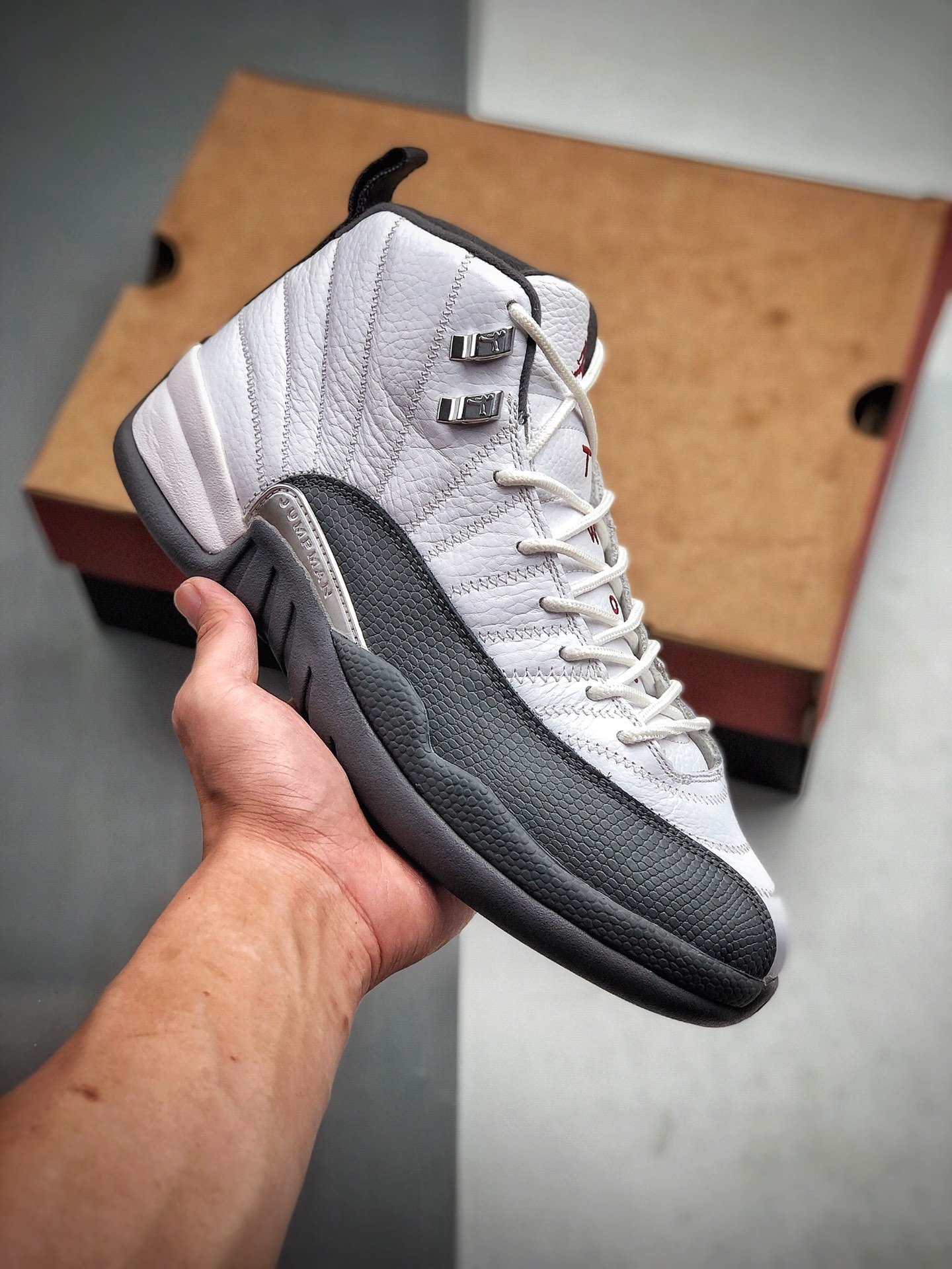 290 公司级 纯原 乔丹 AJ12 白灰色 Air Jordan 12 ” Dark Grey ” AJ12乔12 灰深狼灰 男子化文篮球鞋 货号：130690-160