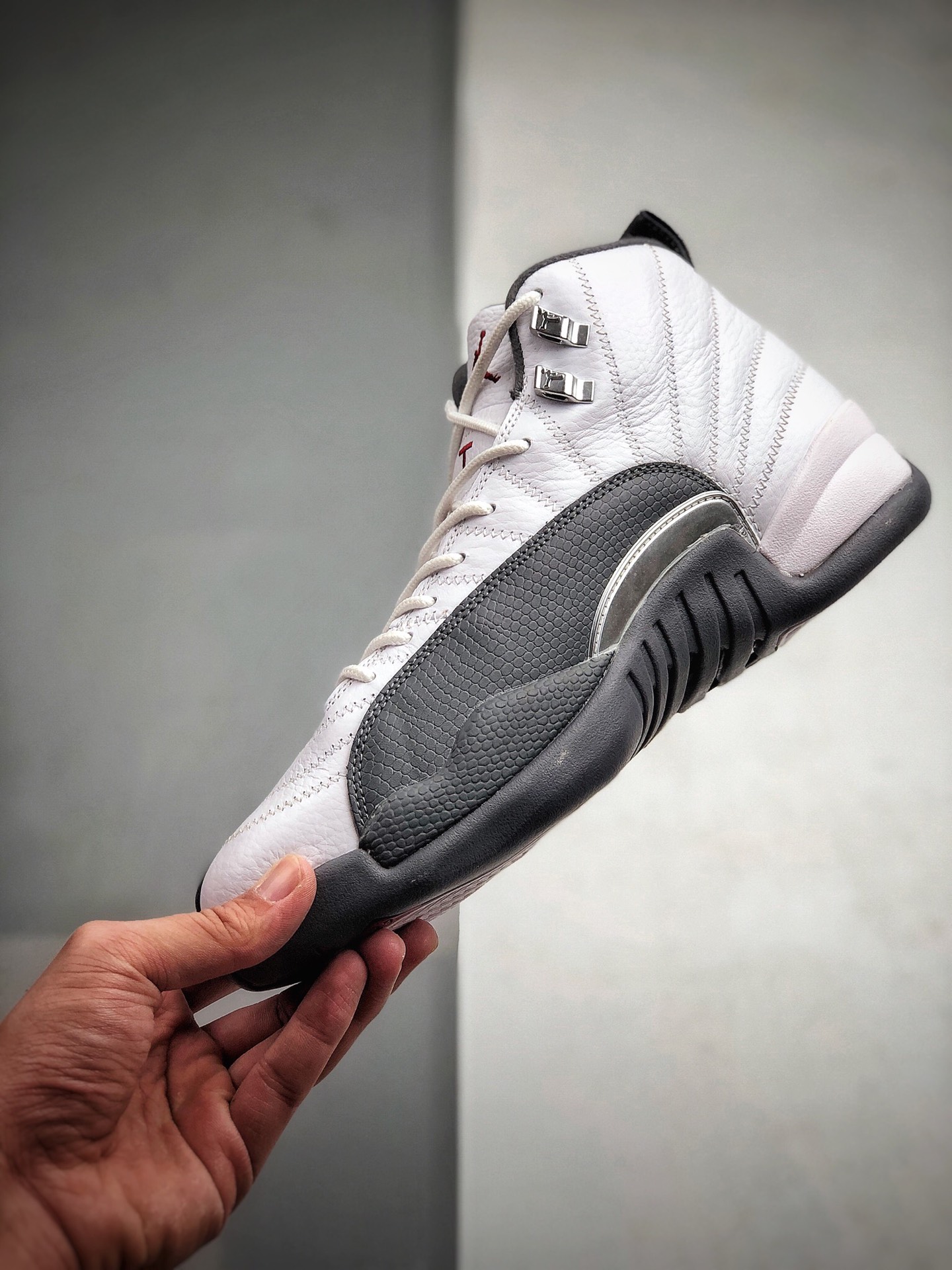 290 公司级 纯原 乔丹 AJ12 白灰色 Air Jordan 12 ” Dark Grey ” AJ12乔12 灰深狼灰 男子化文篮球鞋 货号：130690-160