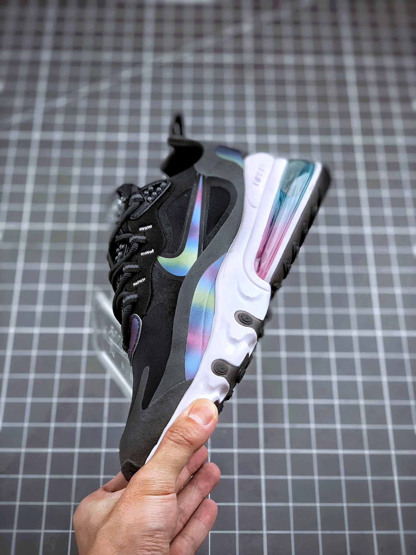 210 耐克Nike Air Max 270 React SE”Bubble Pack Smoke Grey/Multi”270瑞亚赛车系列后半掌气垫百搭运动慢跑鞋“黑灰白彩红” 货号：CT5064-001