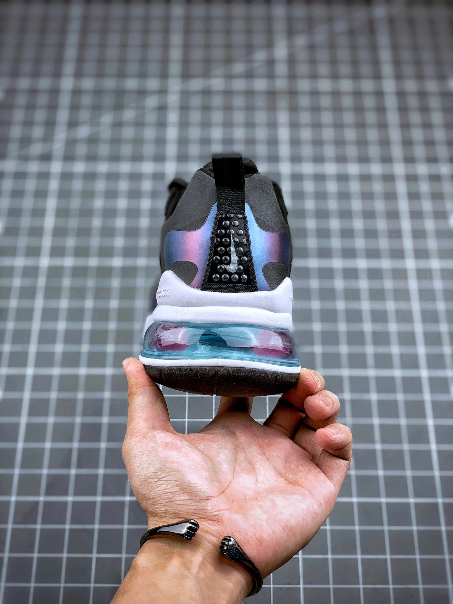 210 耐克Nike Air Max 270 React SE”Bubble Pack Smoke Grey/Multi”270瑞亚赛车系列后半掌气垫百搭运动慢跑鞋“黑灰白彩红” 货号：CT5064-001