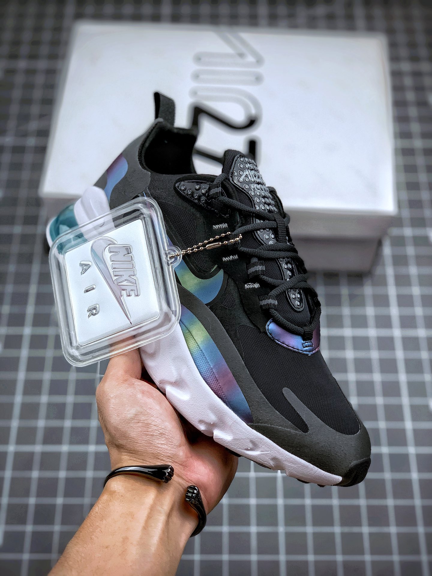 210 耐克Nike Air Max 270 React SE”Bubble Pack Smoke Grey/Multi”270瑞亚赛车系列后半掌气垫百搭运动慢跑鞋“黑灰白彩红” 货号：CT5064-001