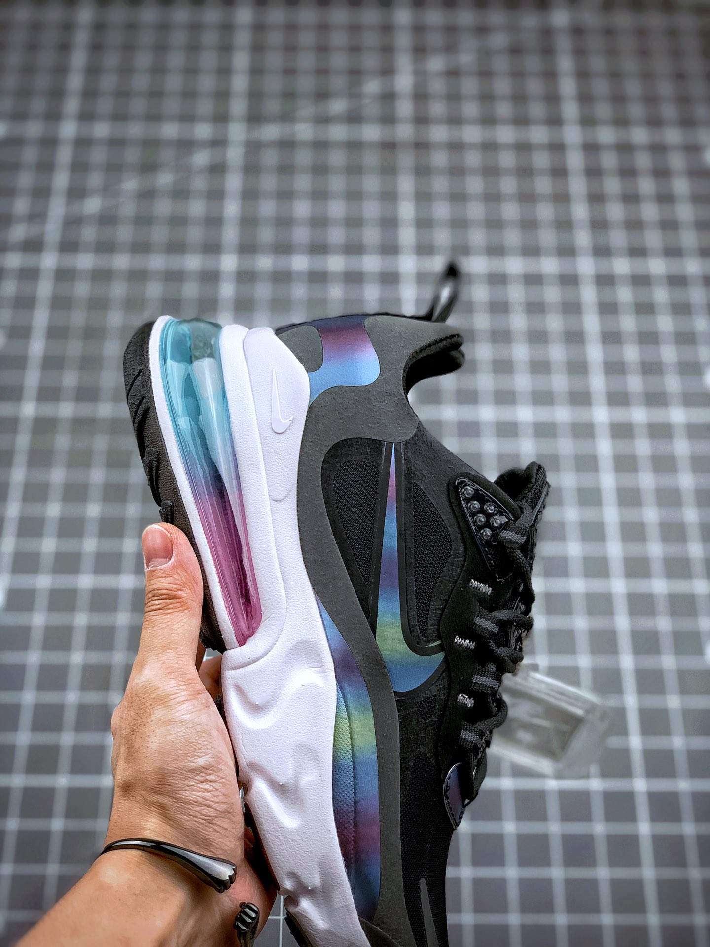 210 耐克Nike Air Max 270 React SE”Bubble Pack Smoke Grey/Multi”270瑞亚赛车系列后半掌气垫百搭运动慢跑鞋“黑灰白彩红” 货号：CT5064-001