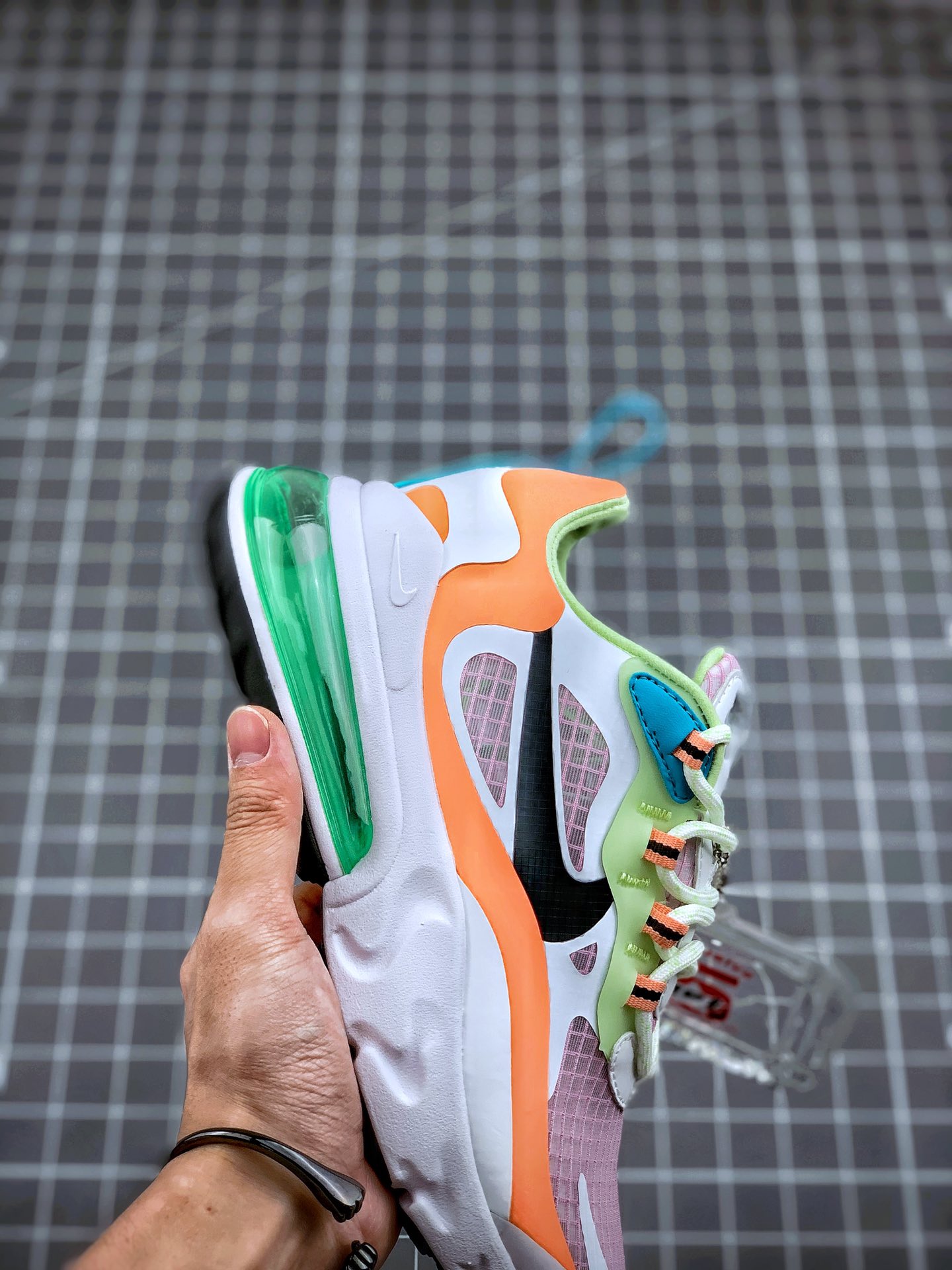210 耐克Nike Air Max 270 React SE”Bubble Pack Smoke Grey/Multi”270瑞亚赛车系列后半掌气垫百搭运动慢跑鞋“白绿橙” 货号：CJ0620-600