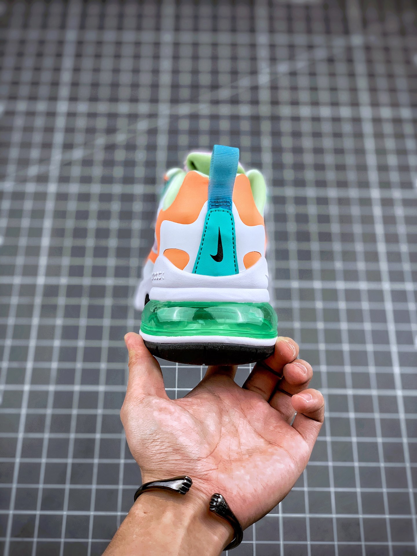 210 耐克Nike Air Max 270 React SE”Bubble Pack Smoke Grey/Multi”270瑞亚赛车系列后半掌气垫百搭运动慢跑鞋“白绿橙” 货号：CJ0620-600