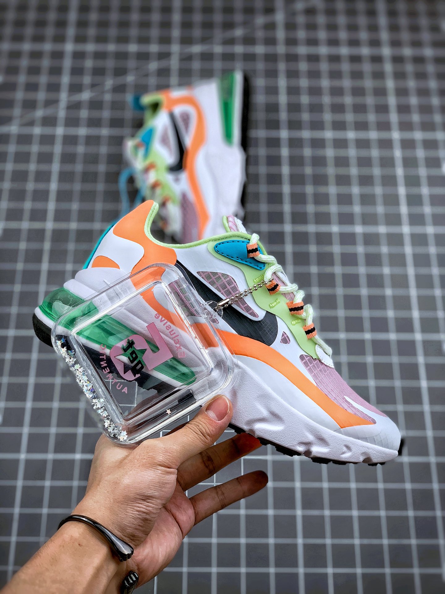 210 耐克Nike Air Max 270 React SE”Bubble Pack Smoke Grey/Multi”270瑞亚赛车系列后半掌气垫百搭运动慢跑鞋“白绿橙” 货号：CJ0620-600