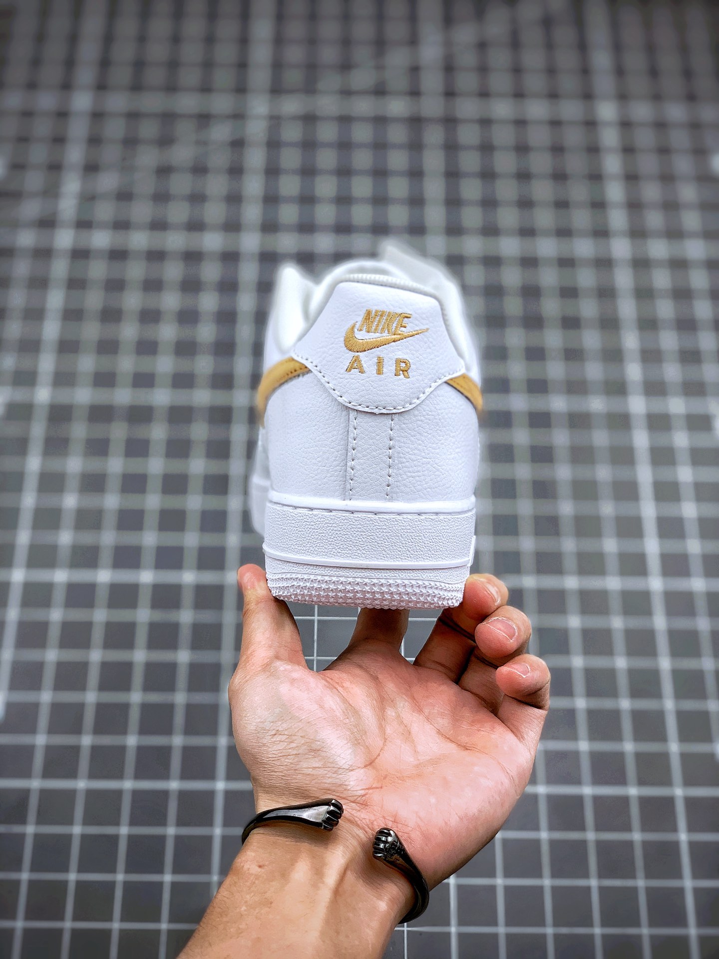200 Air Force 1白蓝蛇纹 马毛打造 货号：CW7567-101