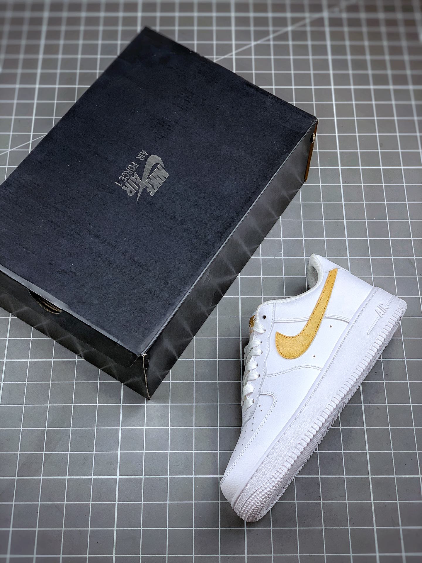 200 Air Force 1白蓝蛇纹 马毛打造 货号：CW7567-101