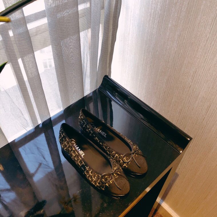 CHANEL クラシックバレエシューズ スターエナメルレザートゥ+輸入ファインベルベット イタリア製本革底